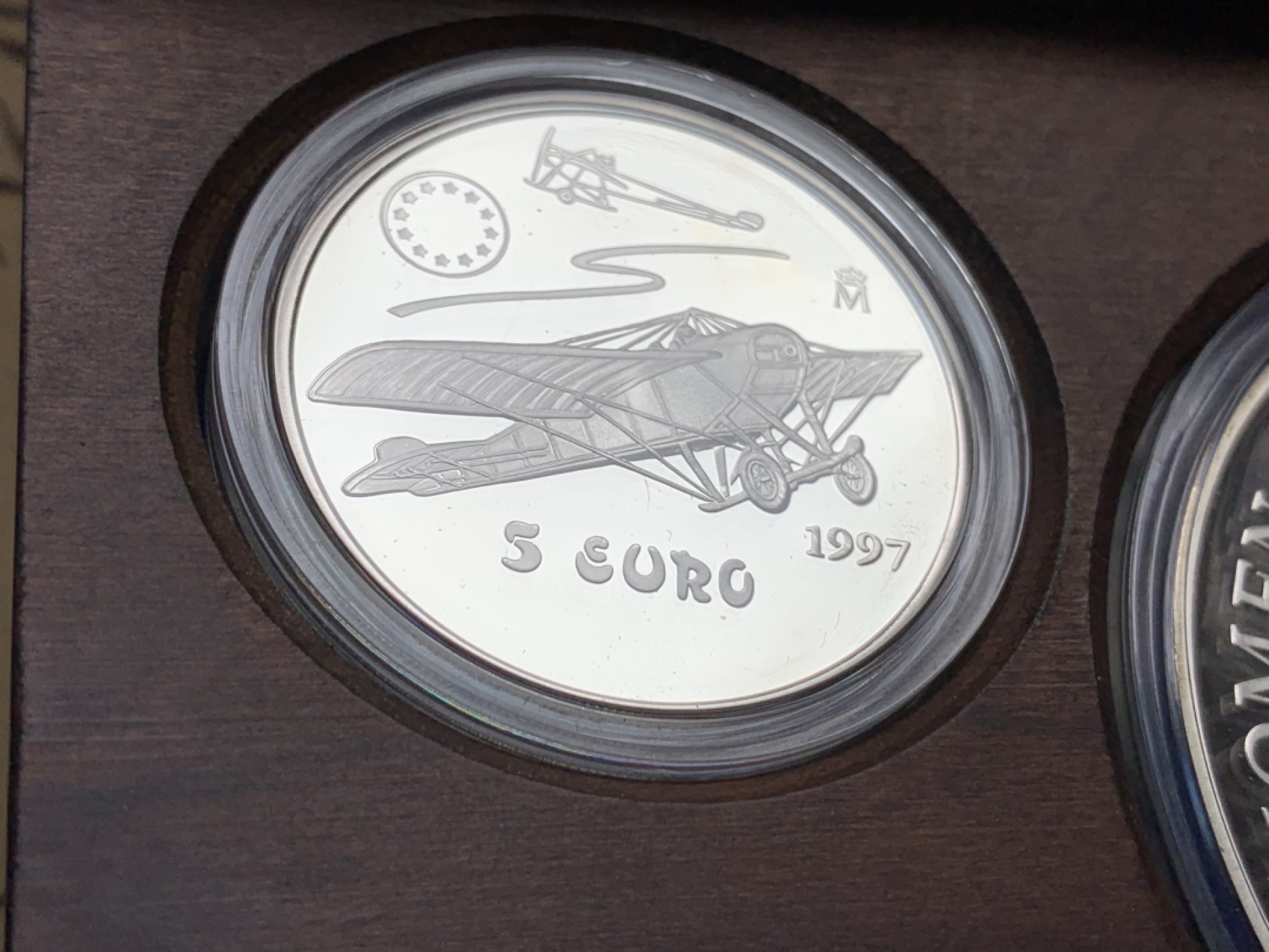 《竞宝斋》第102场-本周四 套币裸币专场（全场不限金额包邮） 原盒证书 西班牙 1997年 战斗机纪念 1/5/25Euro精制大银币 6.72/33.62/168.75克 少的空位是大金币