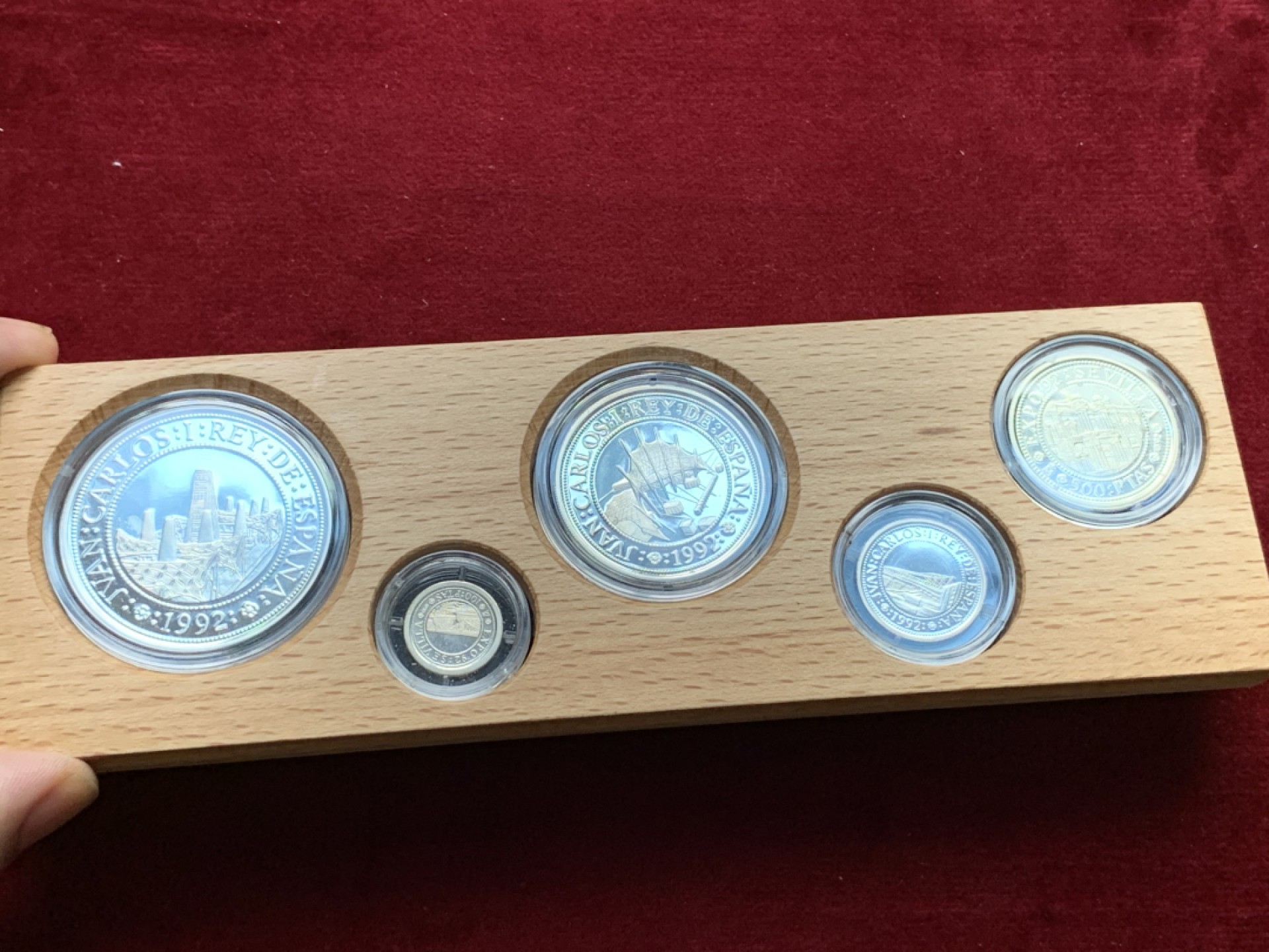 《竞宝斋》第102场-本周四 套币裸币专场（全场不限金额包邮） 原盒证书 西班牙1992年 发现美洲新大陆500周年纪念一组5枚银币 四个年份里最稀少的一组