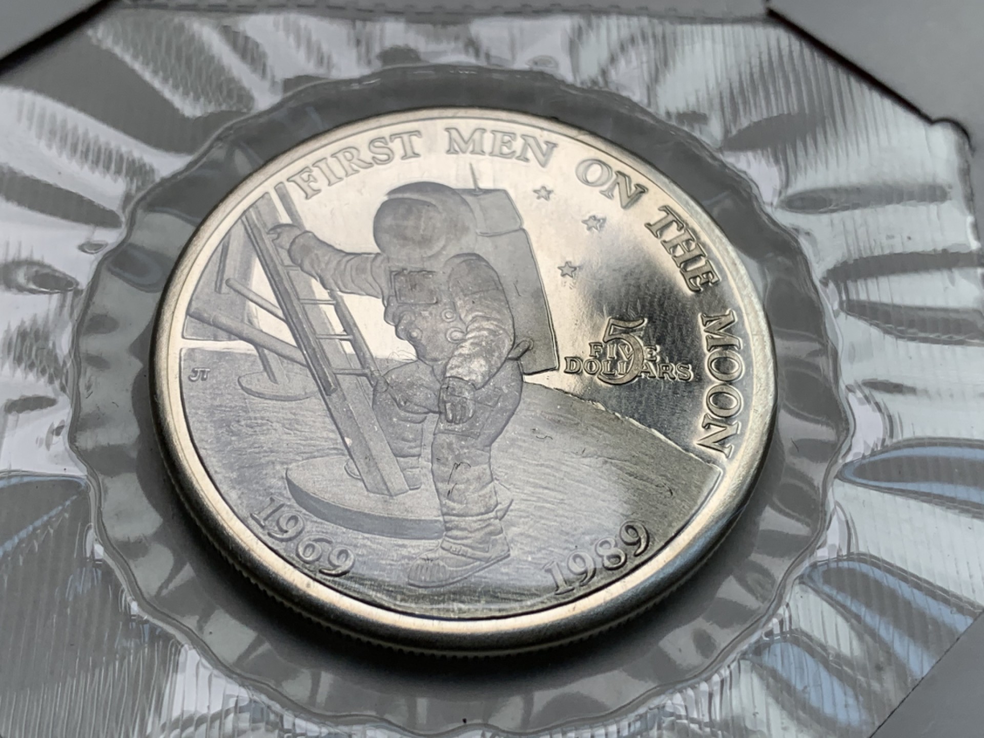 《竞宝斋》第102场-本周四 套币裸币专场（全场不限金额包邮） 卡装马绍尔群岛1989年纪念阿波罗十一登月20周年5元镍币