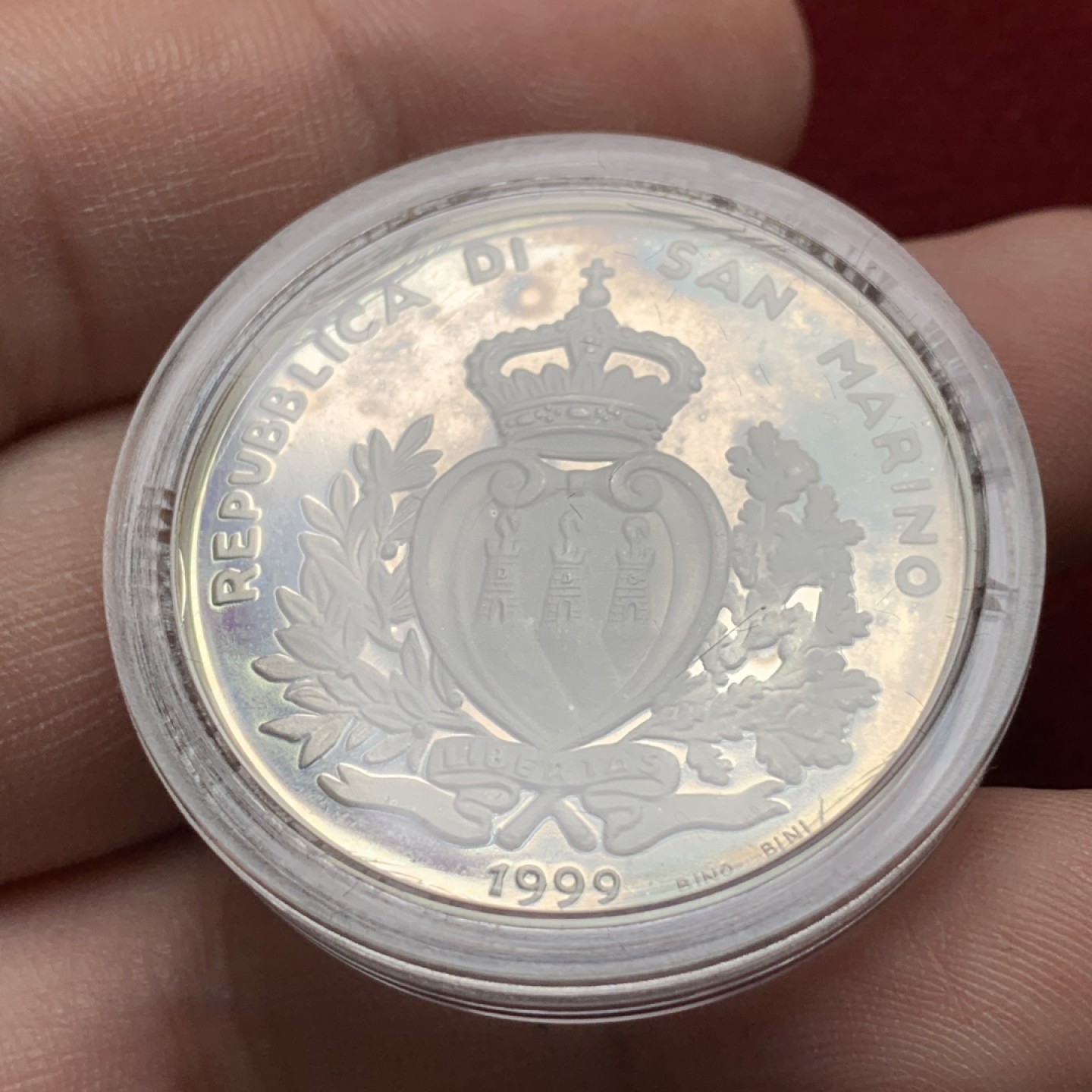 《竞宝斋》第102场-本周四 套币裸币专场（全场不限金额包邮） 原盒证书 圣马力诺1999年 射击 10000里拉精制大银币 22克