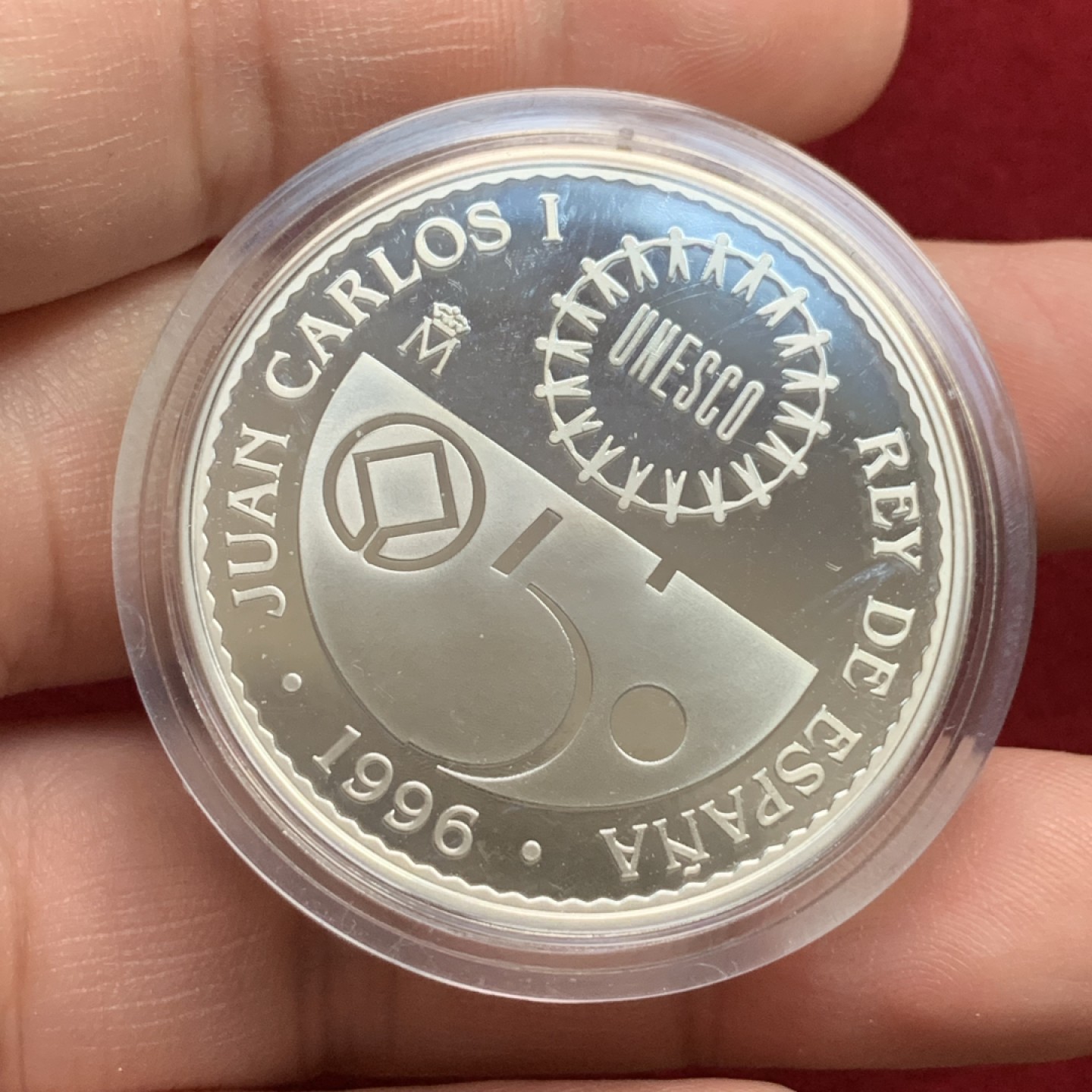 《竞宝斋》第102场-本周四 套币裸币专场（全场不限金额包邮） 原盒证书 西班牙 1996年世界古遗迹纪念 泰姬陵 2000比塞塔 精制大银币 27克