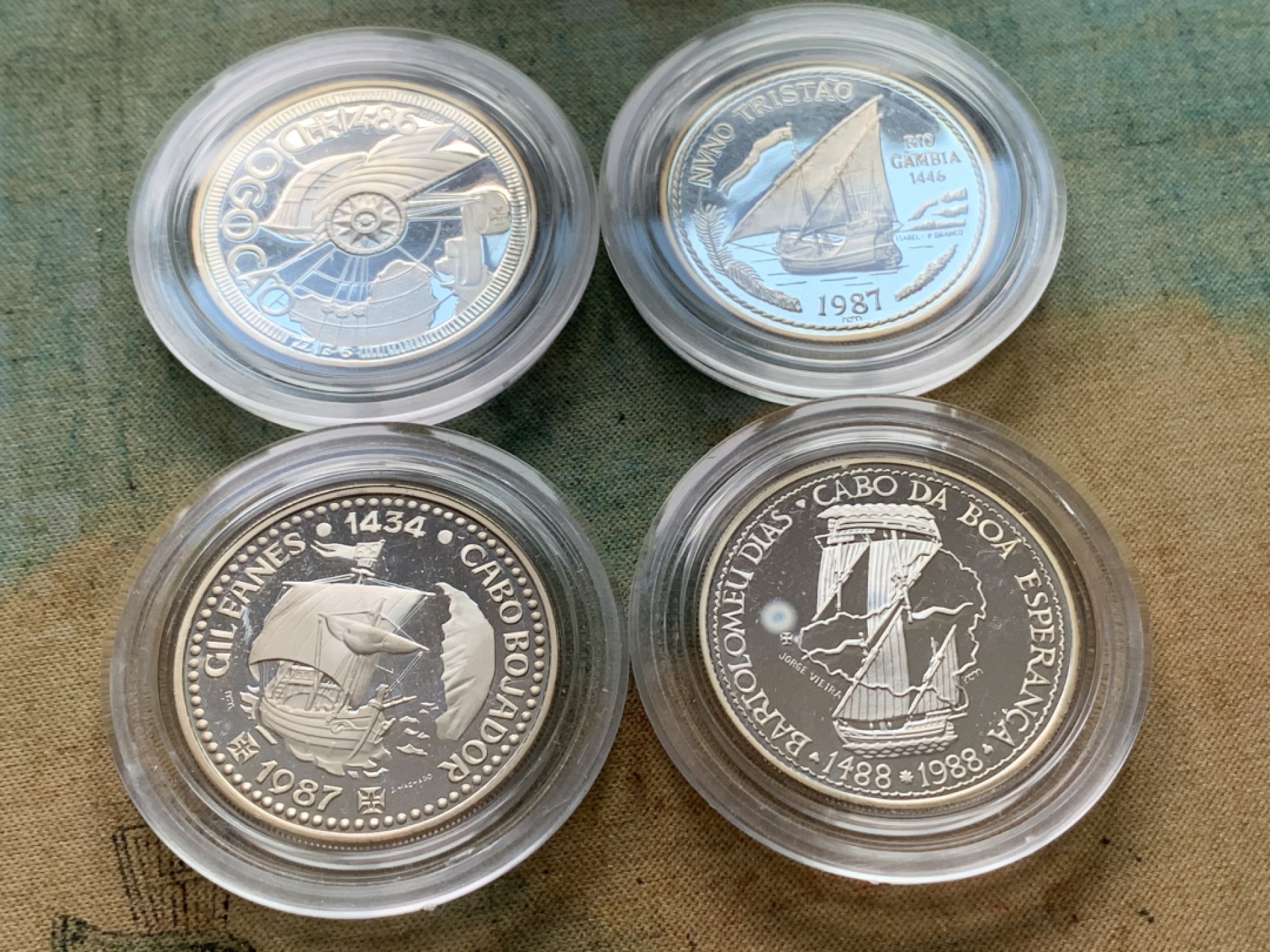 《竞宝斋》第102场-本周四 套币裸币专场（全场不限金额包邮） 原盒证书 葡萄牙1988年 大航海系列第一套 4枚组 100埃斯库多精制大银币 16.5克/枚