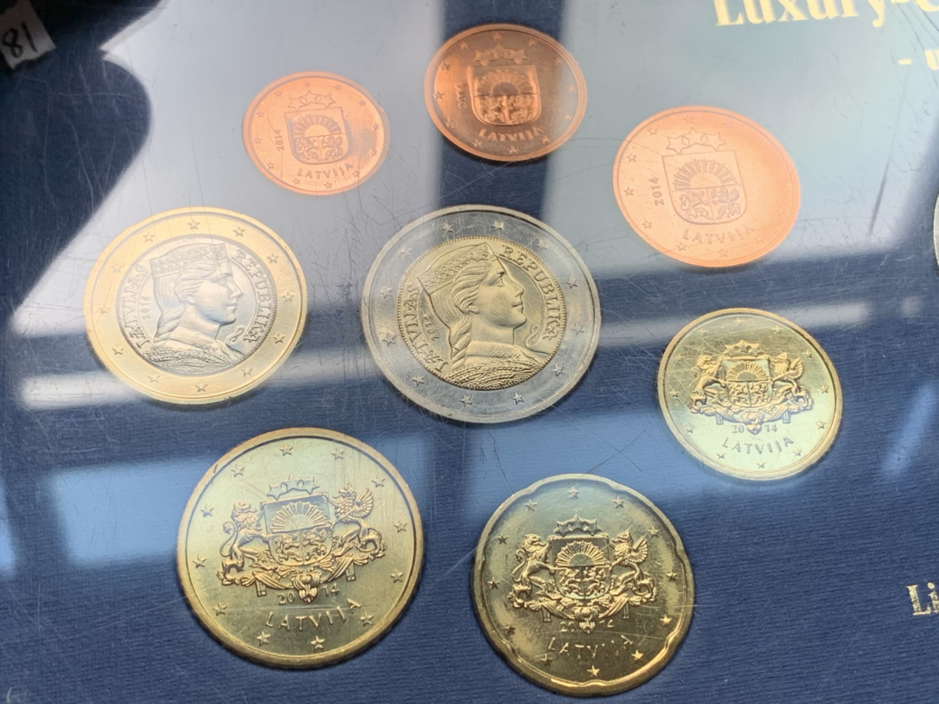 《竞宝斋》第102场-本周四 套币裸币专场（全场不限金额包邮） 拉脱维亚2014年 欧元八枚套+一枚大章 都是BU品 塑料壳有细划