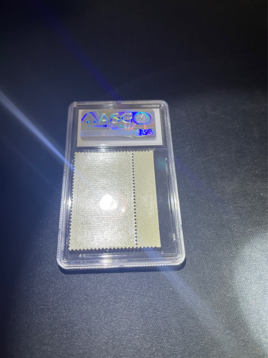 洪涛臻品 精选邮票限时拍卖第四十七期 特57黄山新16-15 ASG85分OG，带边纸，色线，盒子无划痕，藏家首选，六珍三俗稀缺，1963年发行，高配版85分，跟90状态看不出任何差别，无明显瑕疵。六珍精品，配套必备，版撕绝中绝精品，背胶白润，齿孔饱满。105最严格出分，状态极佳，注意捡漏价抄底