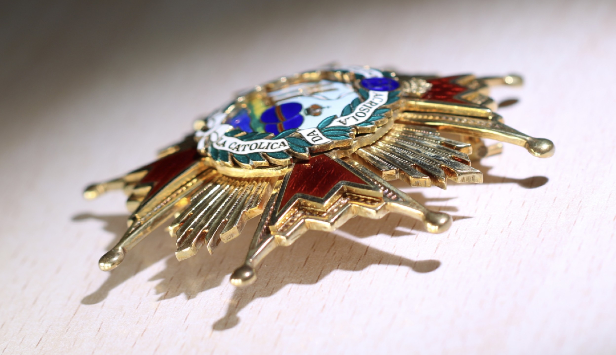 大猫徽章拍卖第204期  西班牙🇪🇸大十字级伊莎贝拉勋章 佛朗哥时期 原盒银质画珐琅 全品