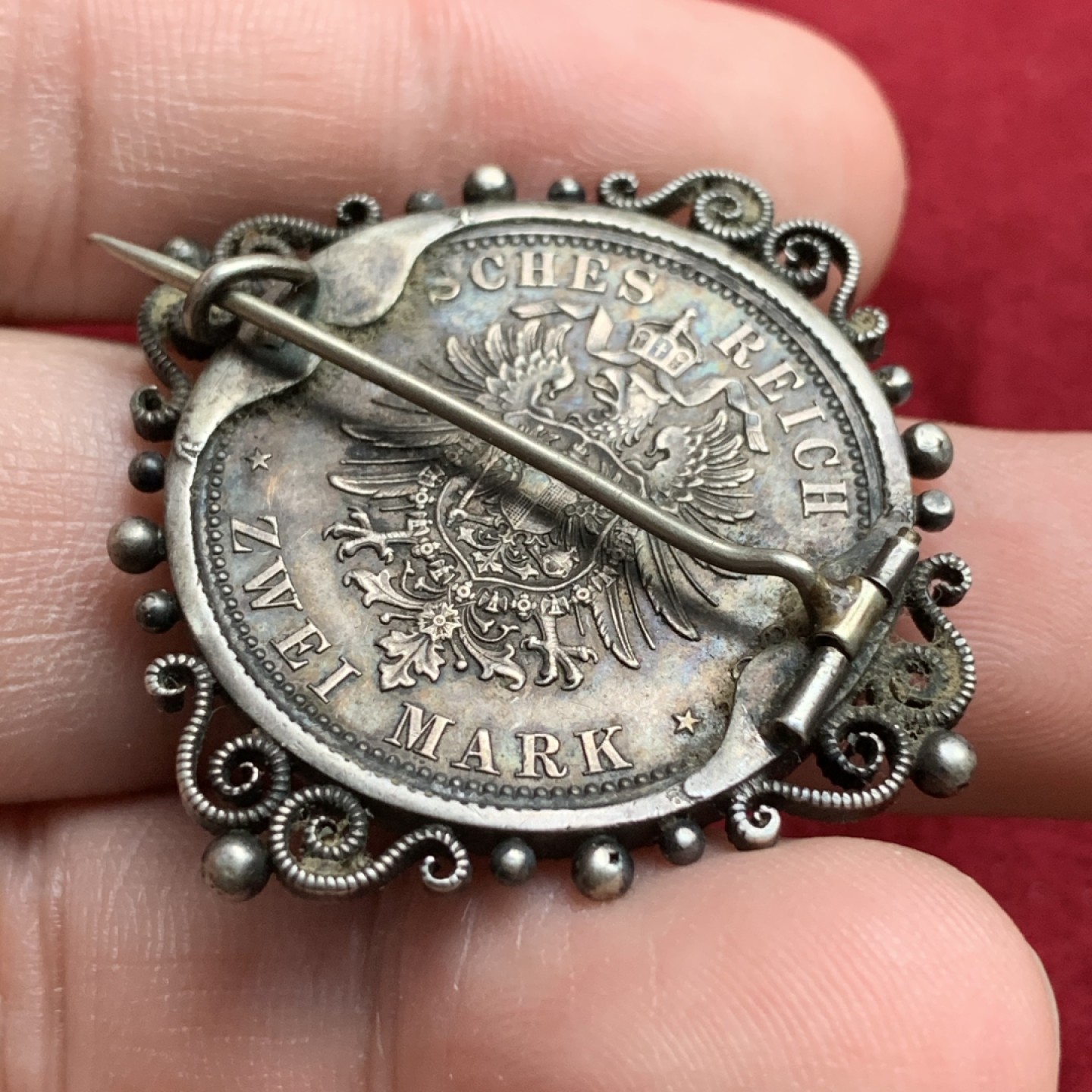 《竞宝斋》第102场-本周四 套币裸币专场（全场不限金额包邮） 德国1888年三皇之年2马克银币 黑包浆做成胸针 少见