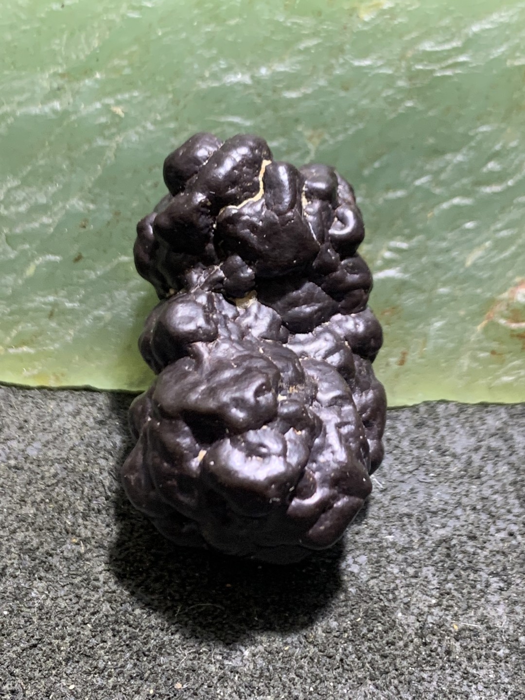 精美罕见外蒙戈壁黑金刚原石一块，