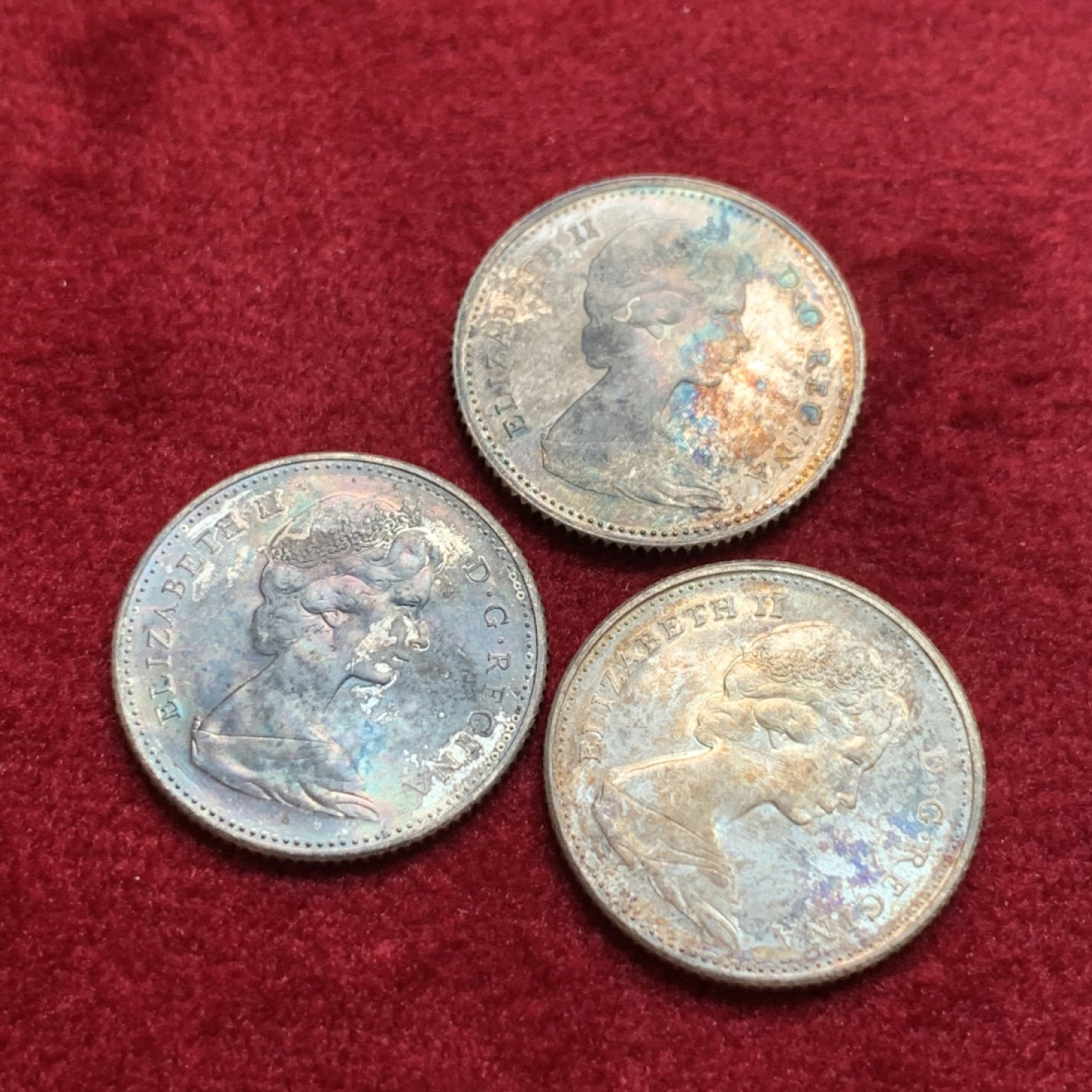 《竞宝斋》第102场-本周四 套币裸币专场（全场不限金额包邮） 加拿大 1967 维多利亚女王像 10分 小鱼 银币3枚 五彩包浆 原光品