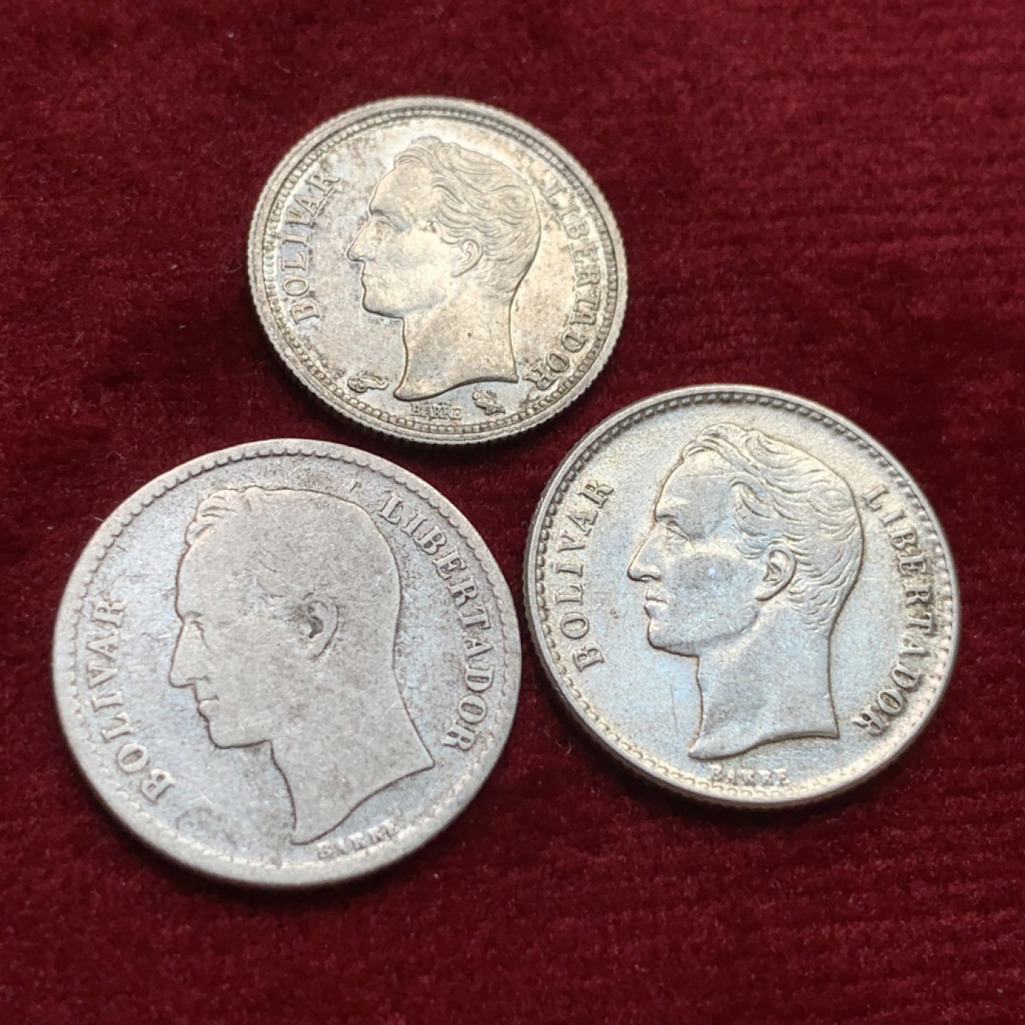 《竞宝斋》第102场-本周四 套币裸币专场（全场不限金额包邮） 委内瑞拉 玻利瓦尔银币3枚一组 1954年50分两枚 1960年25分一枚