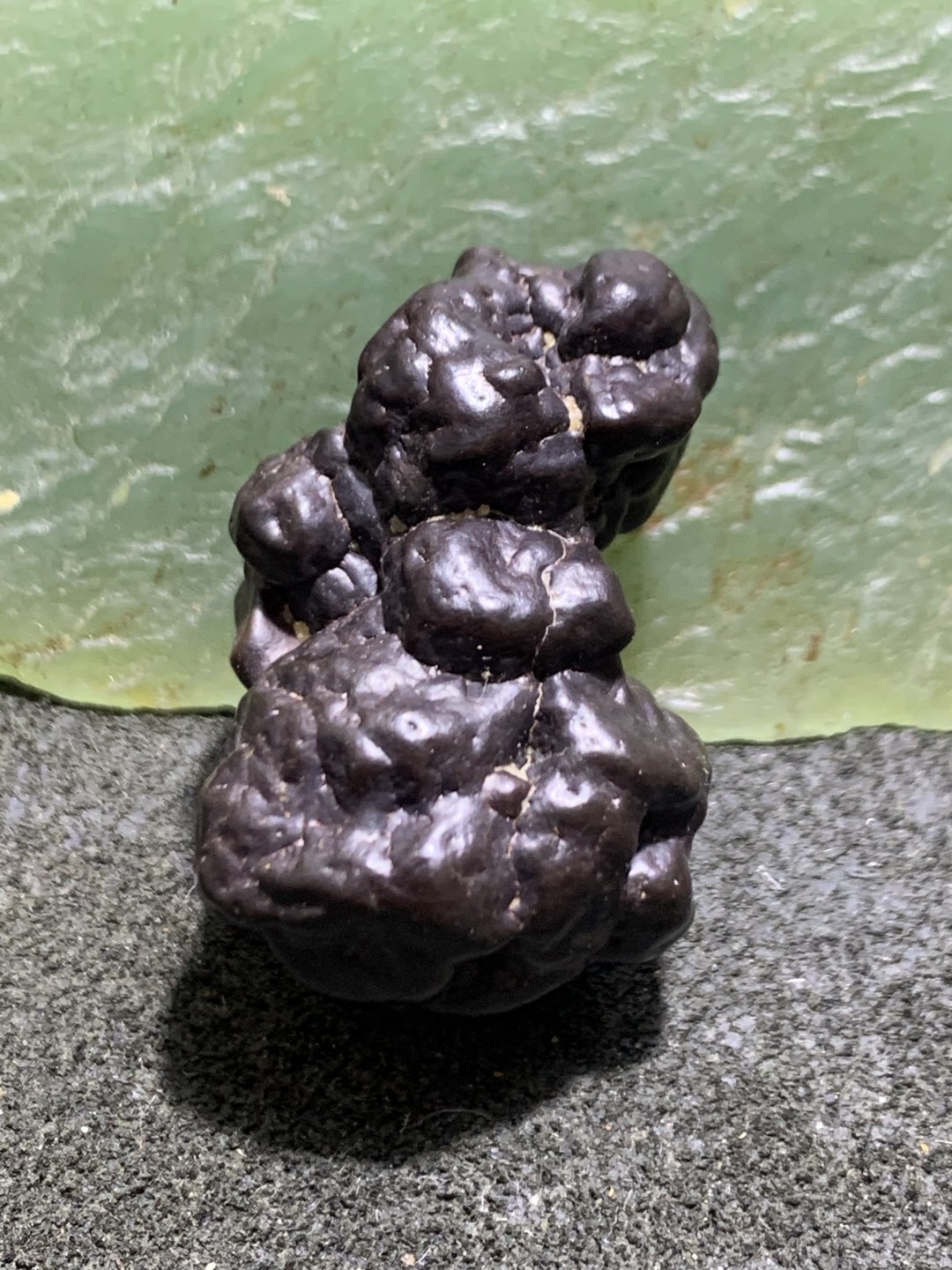 精美罕见外蒙戈壁黑金刚原石一块，