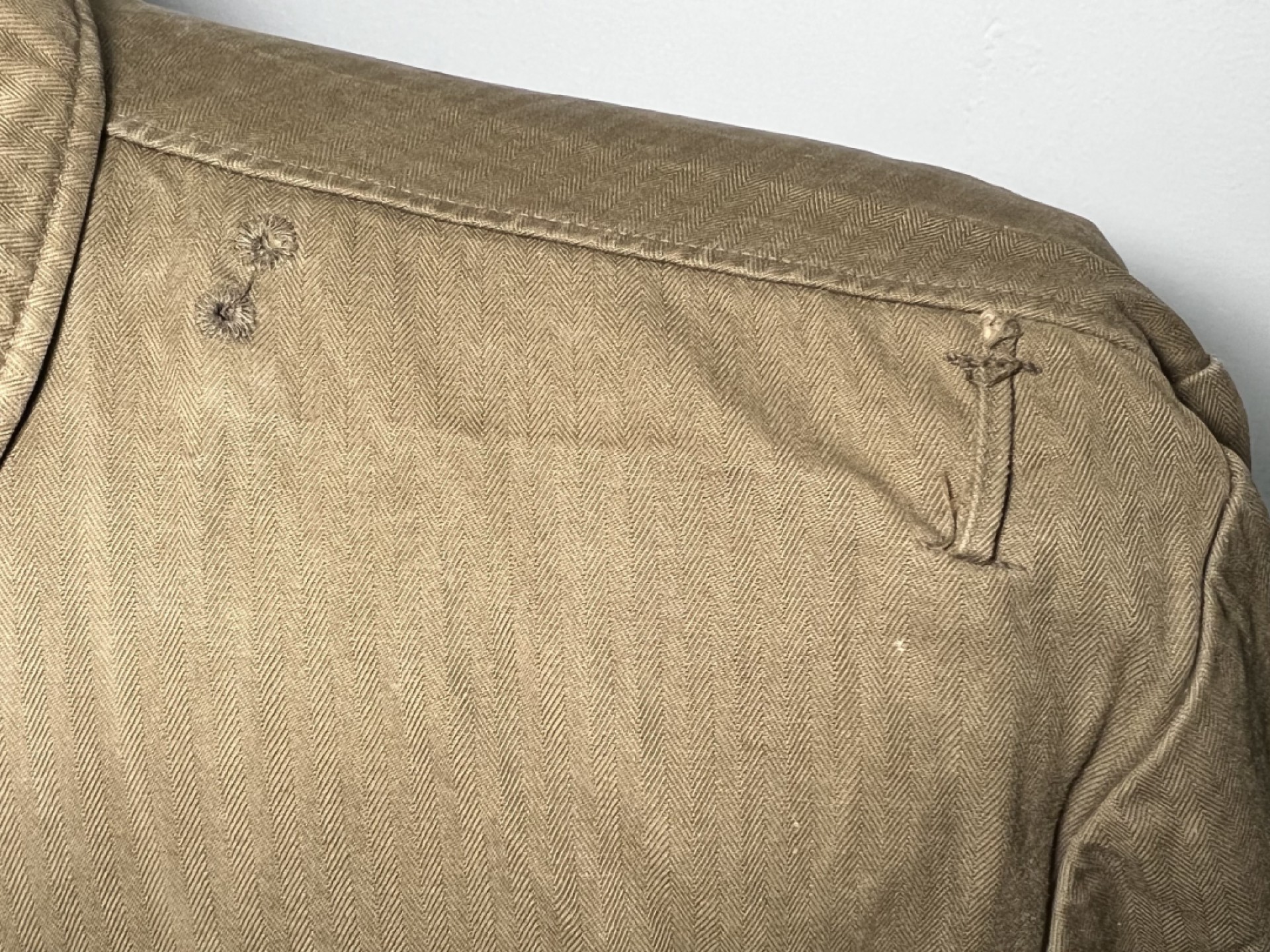 大猫徽章拍卖第204期  1964年产55式 正一号人字纹尉官冬罩衣