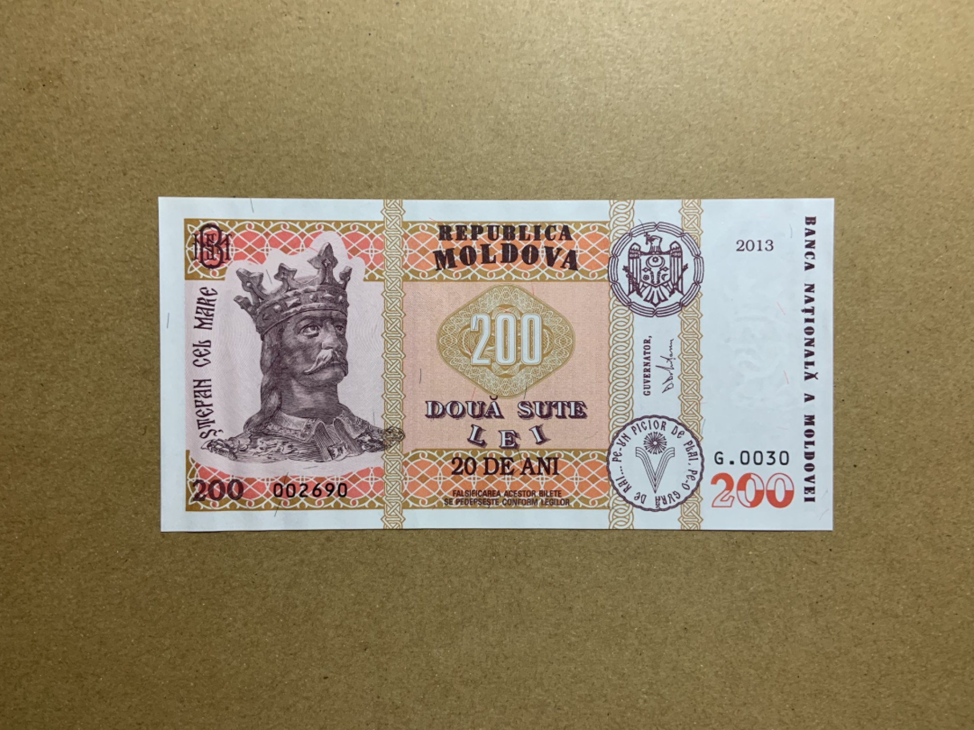 收藏联盟Quantum Auction 第197期拍卖 (已更新) 摩尔多瓦2013年200列伊 品相UNC-(自带波纹)  货币列伊20周年纪念 附原装纪念册