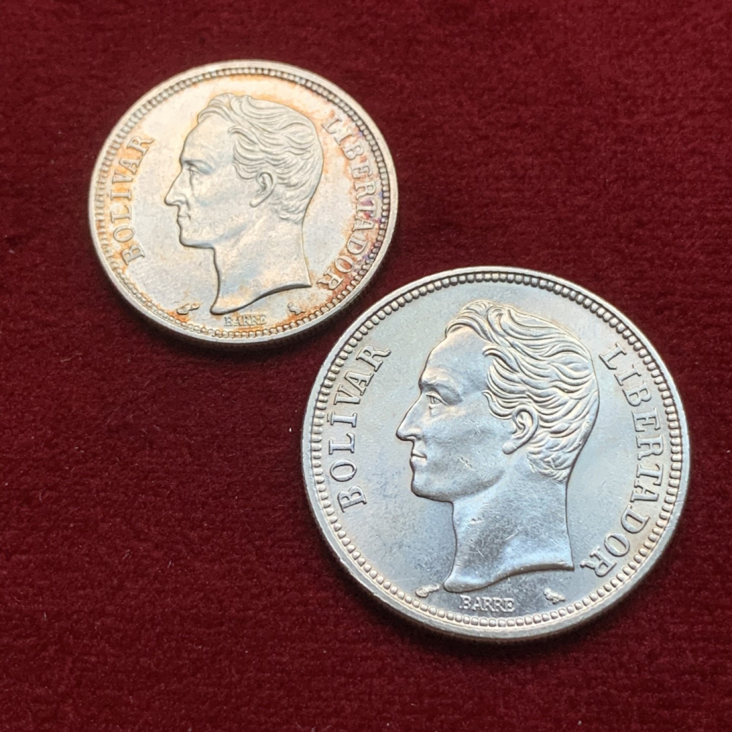 《竞宝斋》第102场-本周四 套币裸币专场（全场不限金额包邮） 委内瑞拉 1960年 1和2B银币一对  非常漂亮