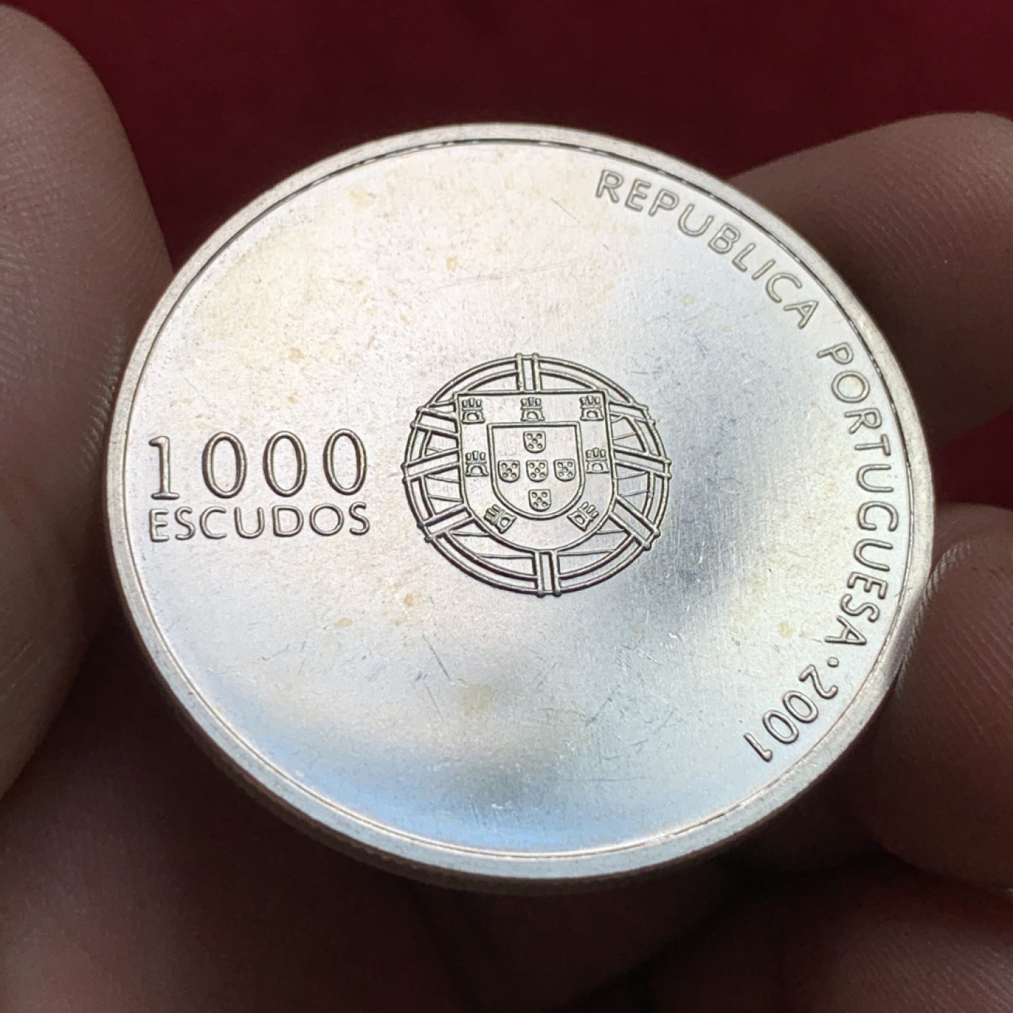 《竞宝斋》第102场-本周四 套币裸币专场（全场不限金额包邮） 葡萄牙2001年欧洲杯1000埃斯库多克朗型纪念大银币 Silver (.500) • 26.95 g • ⌀ 40 mm