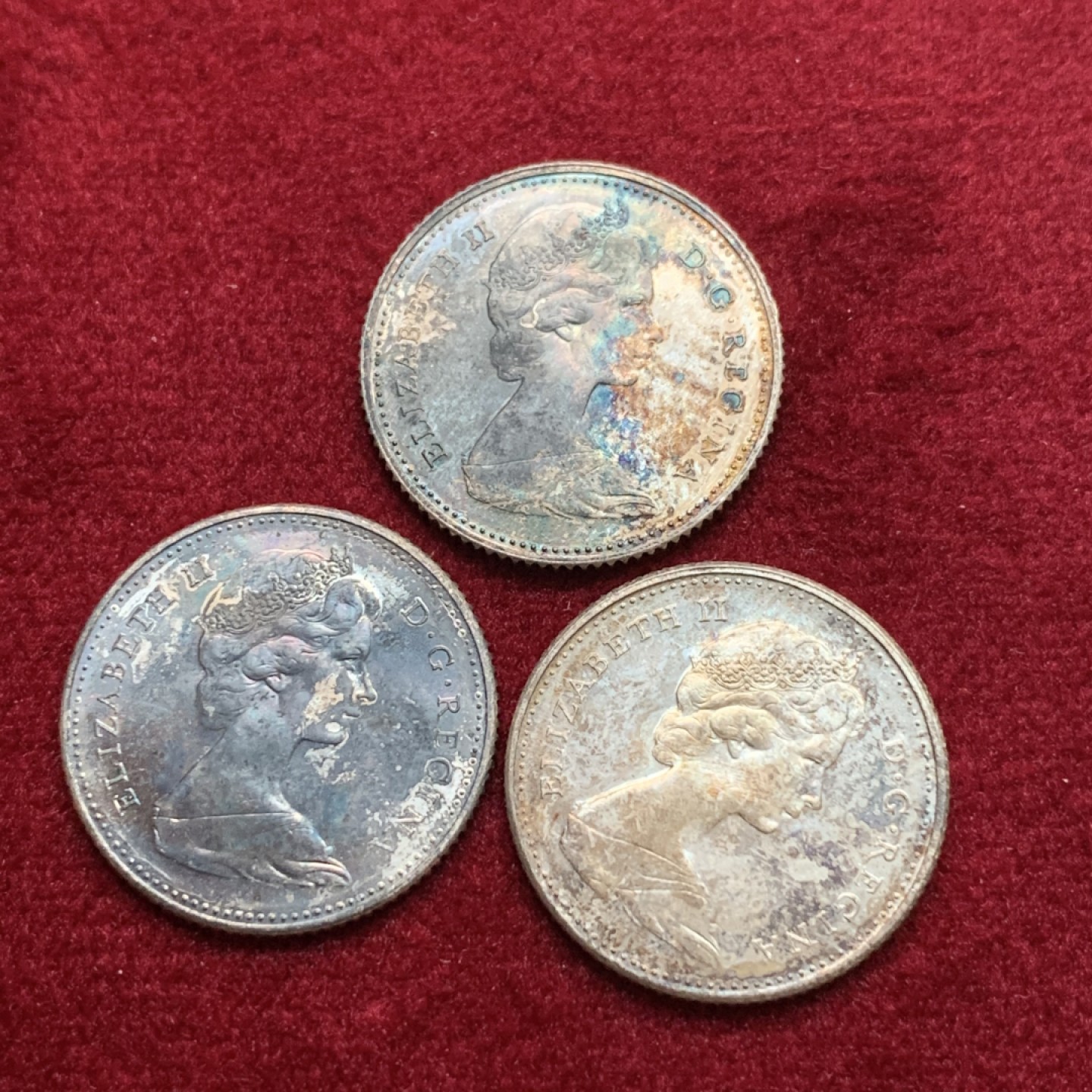 《竞宝斋》第102场-本周四 套币裸币专场（全场不限金额包邮） 加拿大 1967 维多利亚女王像 10分 小鱼 银币3枚 五彩包浆 原光品