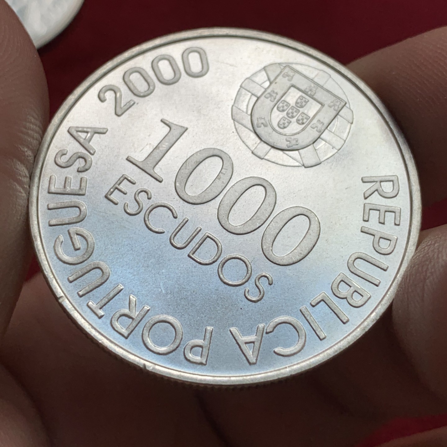 《竞宝斋》第102场-本周四 套币裸币专场（全场不限金额包邮） 葡萄牙2000年若奥 德 卡斯特罗1000埃斯库多克朗型纪念大银币 Silver (.500) • 27 g • ⌀ 40.1 mm