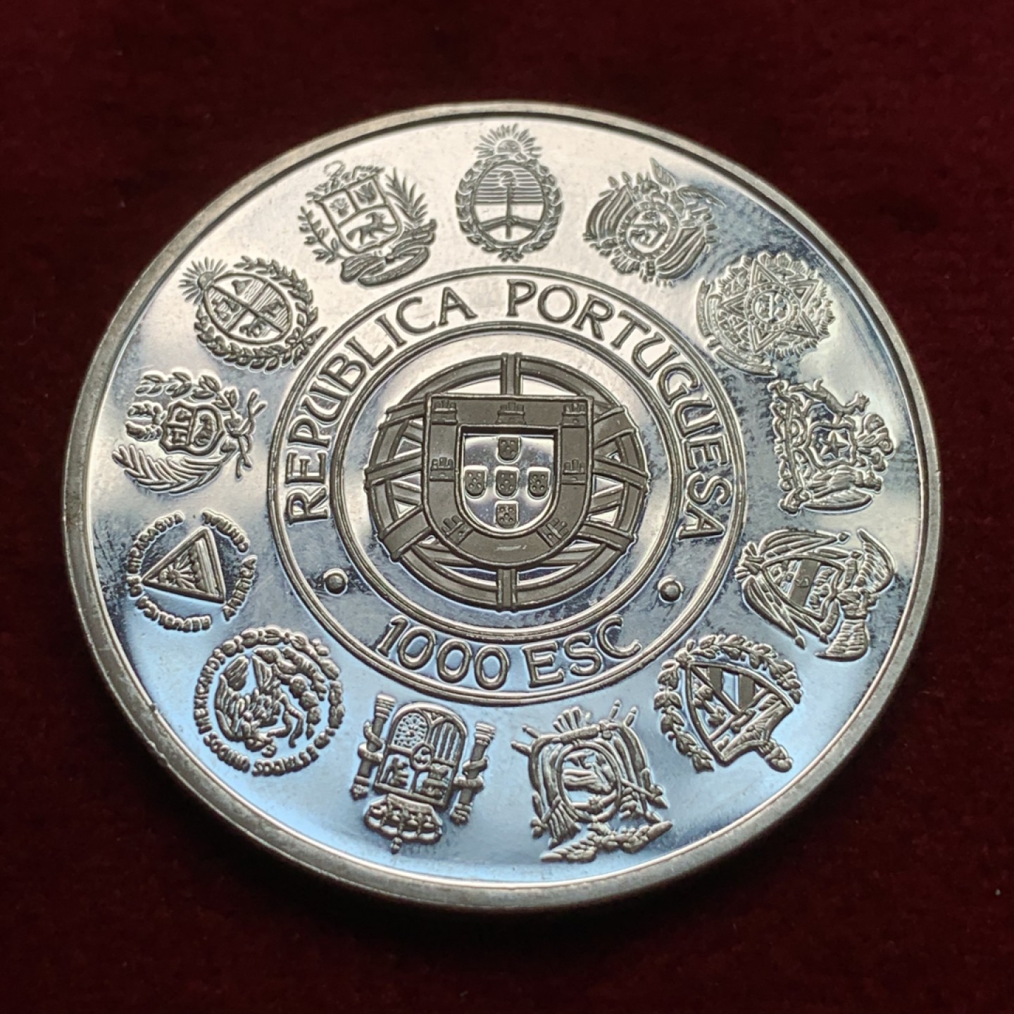 《竞宝斋》第102场-本周四 套币裸币专场（全场不限金额包邮） 葡萄牙1992年 发现新大陆系列 1000埃斯库多 精制大银币 27克 925银