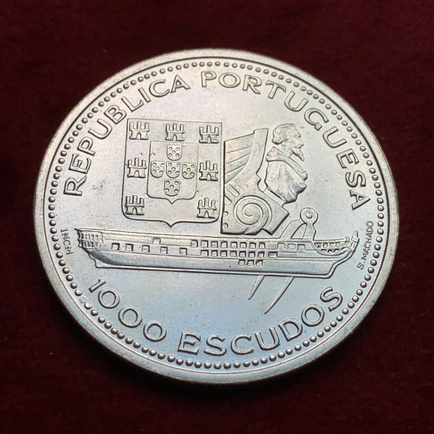 《竞宝斋》第102场-本周四 套币裸币专场（全场不限金额包邮） 葡萄牙1996年费尔南多二世护卫舰1000埃斯库多克朗型纪念大银币 Silver (.500) • 28 g • ⌀ 40.00 mm