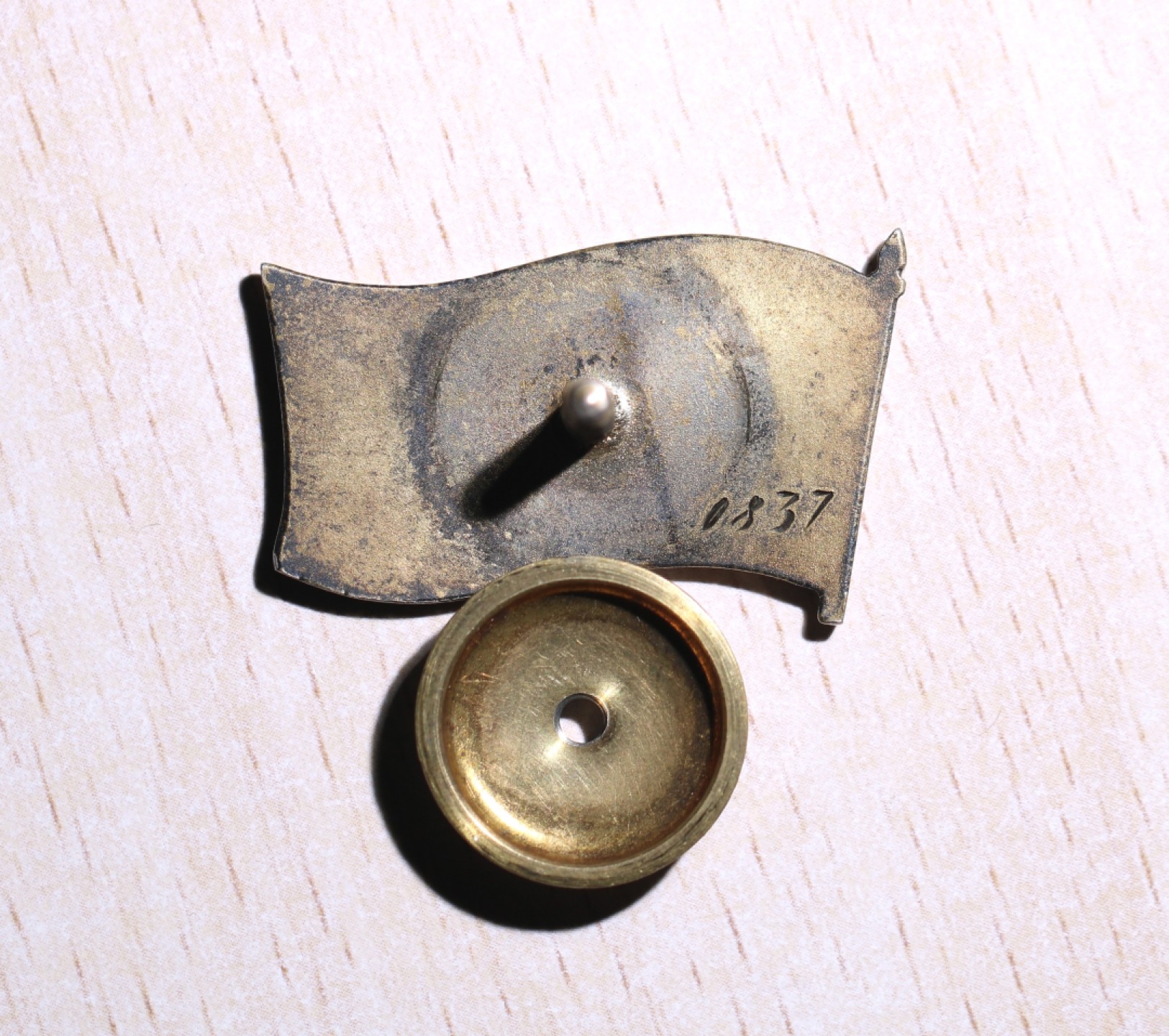 大猫徽章拍卖第204期  蒙古🇲🇳小红旗 银质全品