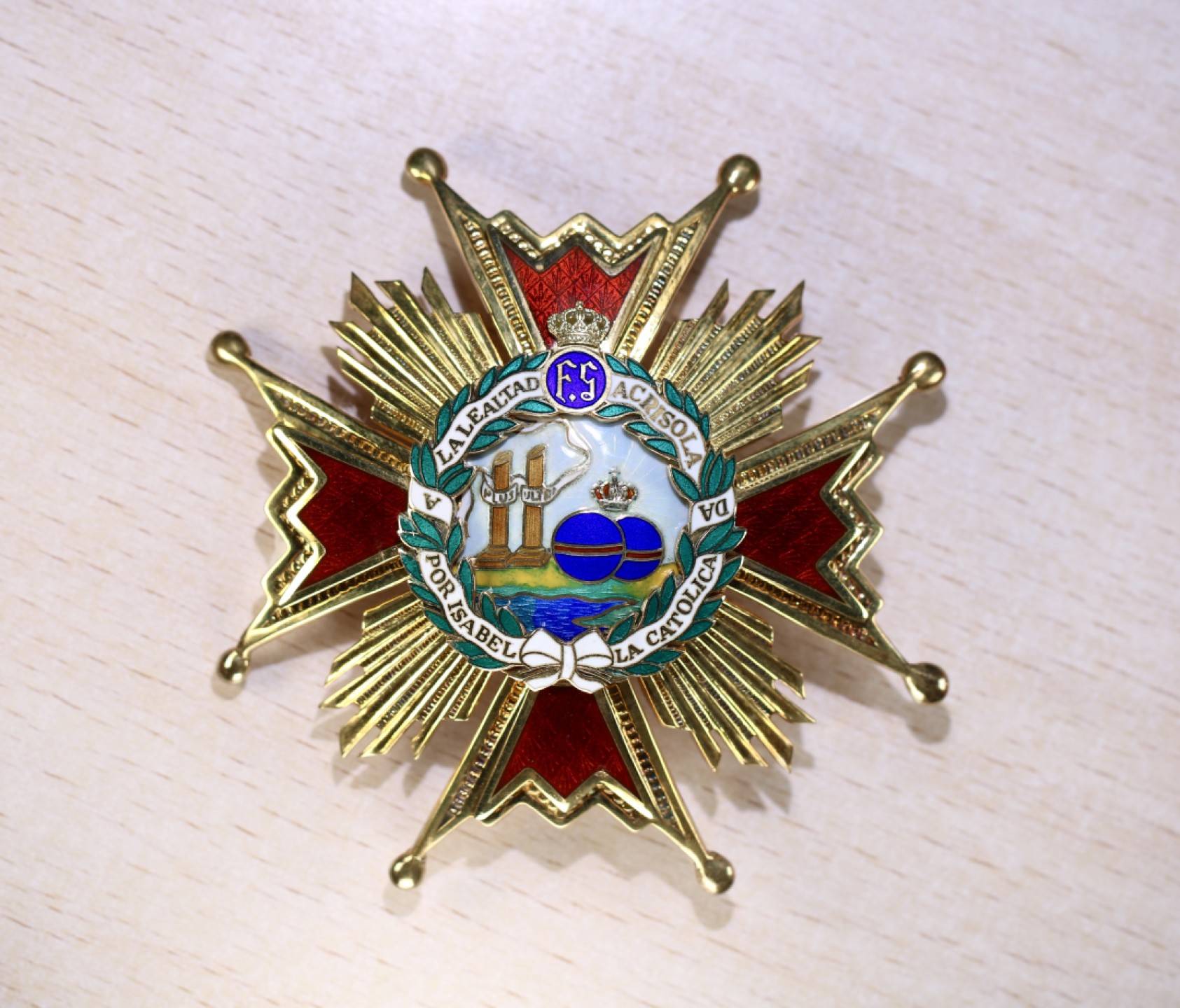大猫徽章拍卖第204期  西班牙🇪🇸大十字级伊莎贝拉勋章 佛朗哥时期 原盒银质画珐琅 全品