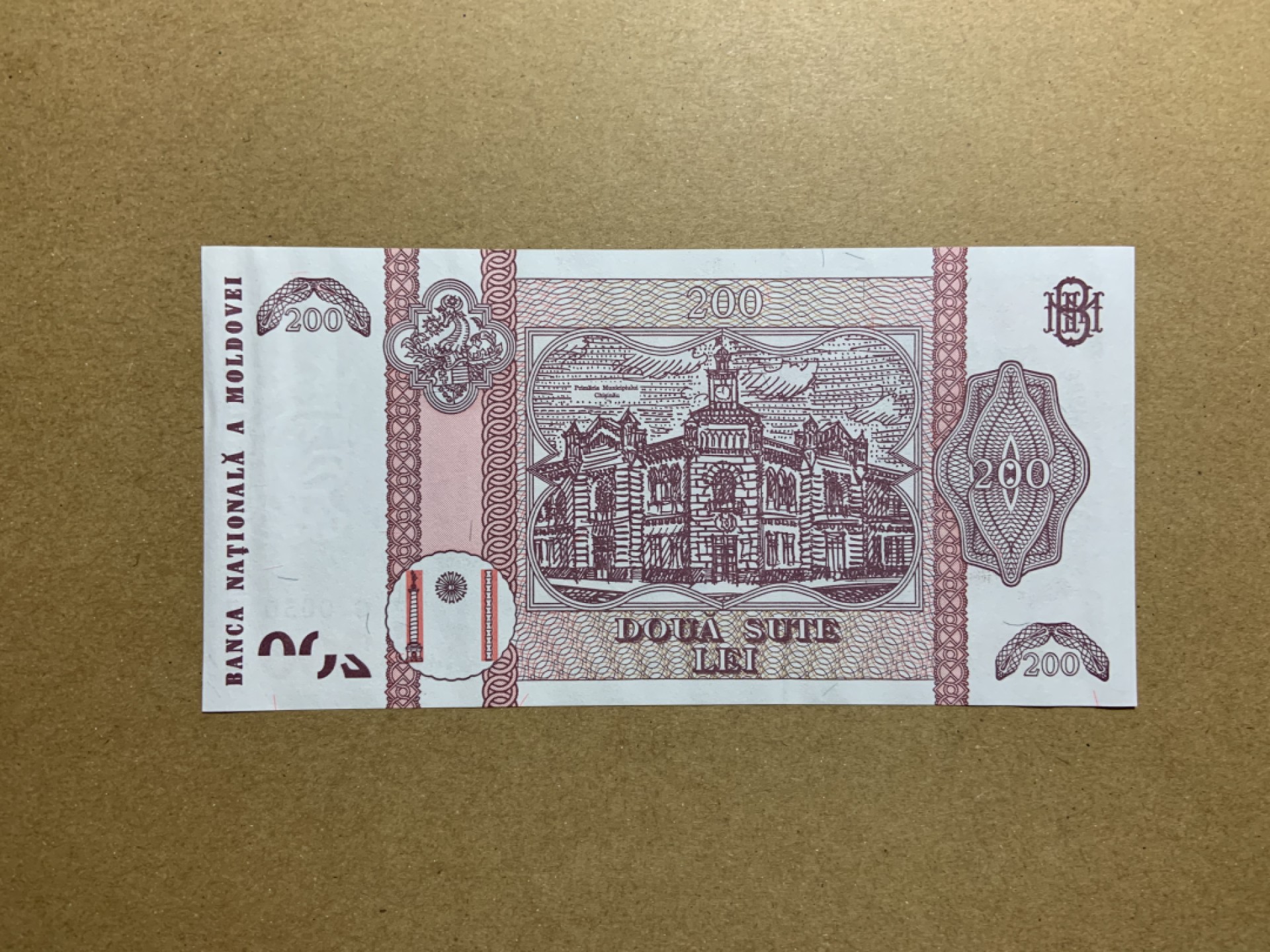 收藏联盟Quantum Auction 第197期拍卖 (已更新) 摩尔多瓦2013年200列伊 品相UNC-(自带波纹)  货币列伊20周年纪念 附原装纪念册