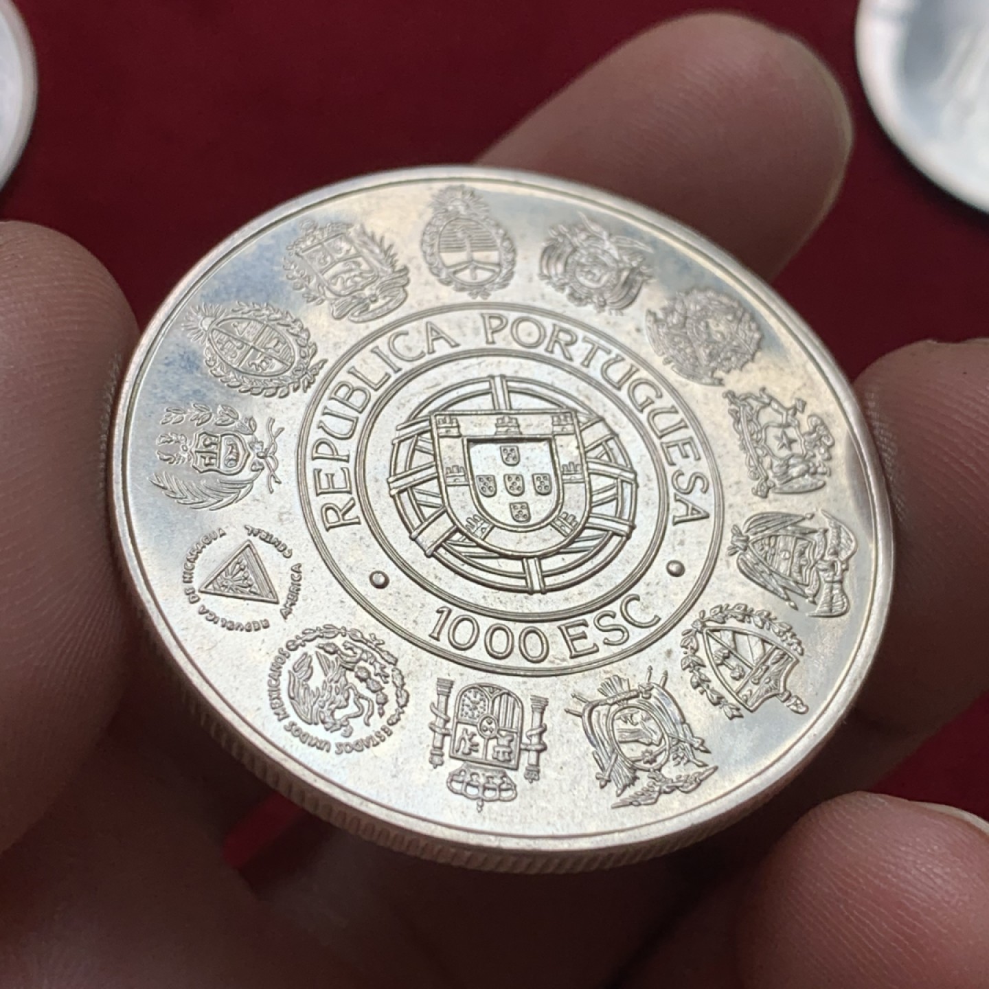 《竞宝斋》第102场-本周四 套币裸币专场（全场不限金额包邮） 葡萄牙1992年哥伦比达到美洲500周年1000埃斯库多克朗型纪念大银币Silver (.500) • 27 g • ⌀ 40 mm