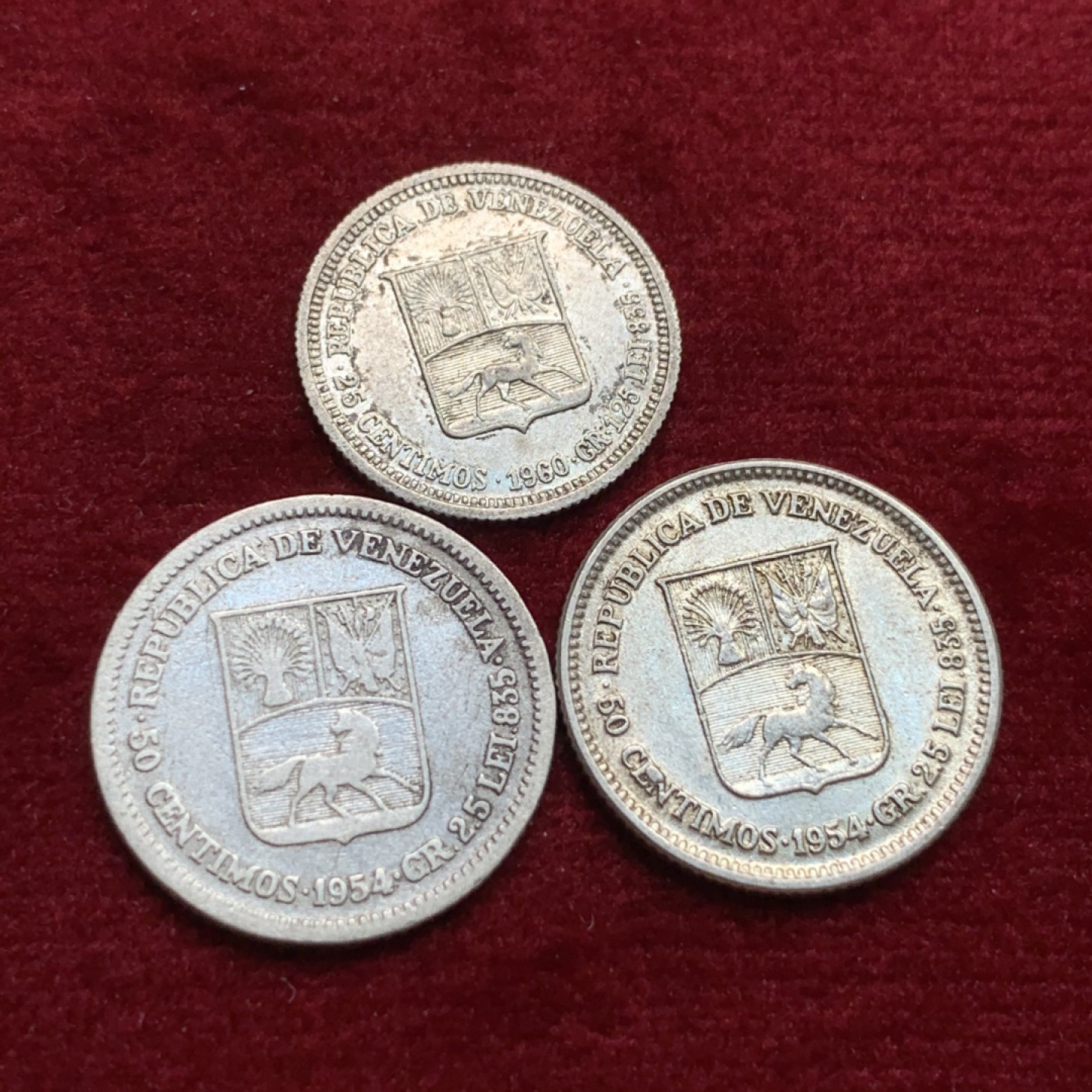 《竞宝斋》第102场-本周四 套币裸币专场（全场不限金额包邮） 委内瑞拉 玻利瓦尔银币3枚一组 1954年50分两枚 1960年25分一枚
