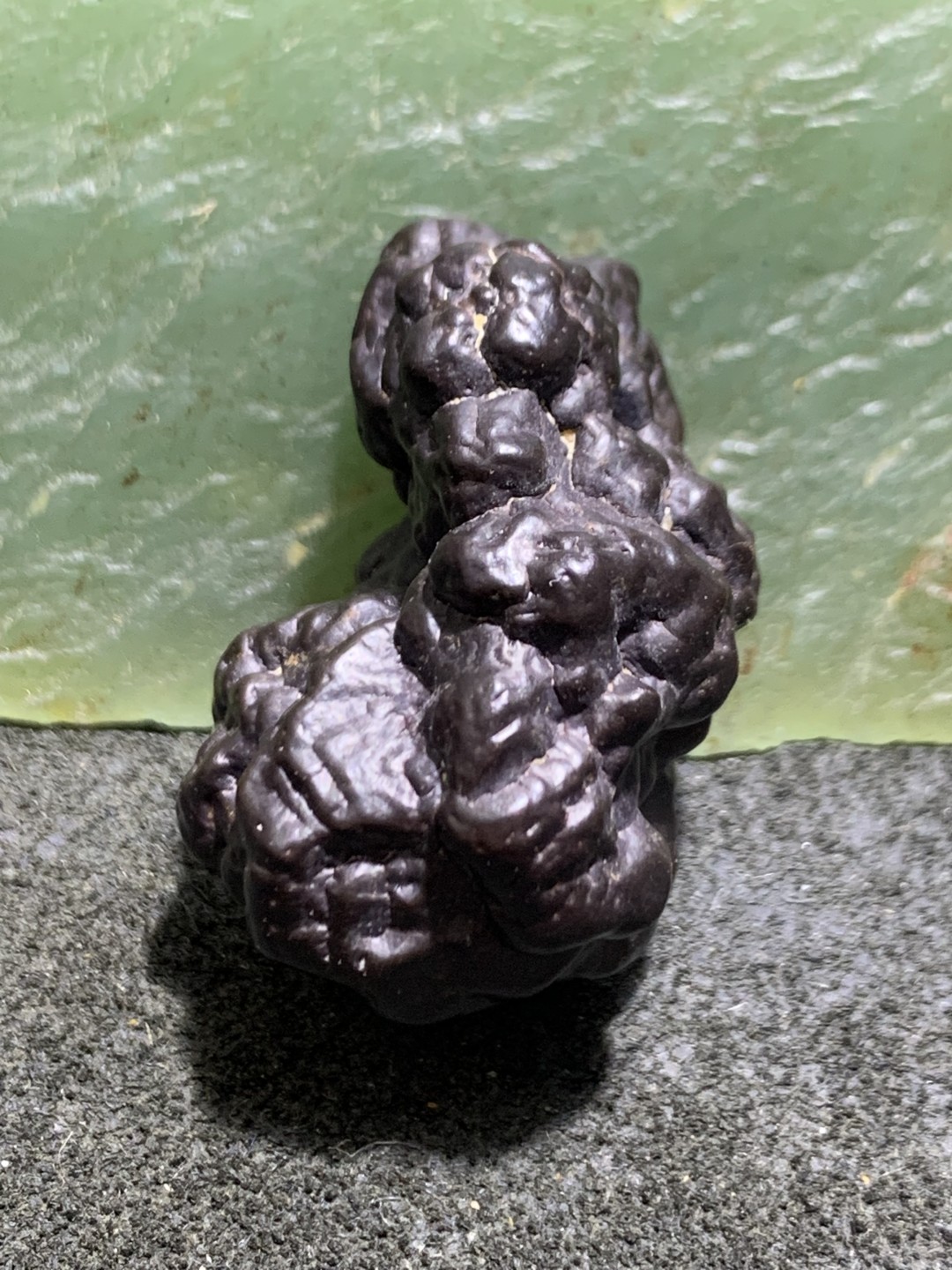 精美罕见外蒙戈壁黑金刚原石一块，