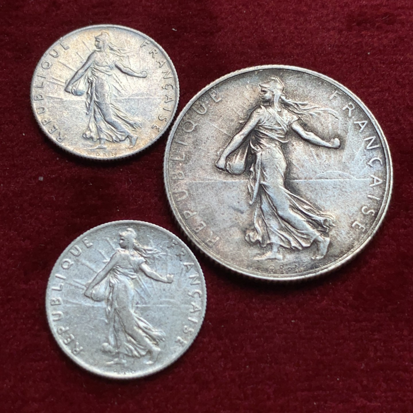 《竞宝斋》第102场-本周四 套币裸币专场（全场不限金额包邮） 法国 播种女神银币3枚一组 1916年50分一枚 1919年50分一枚 1920年2法郎一枚