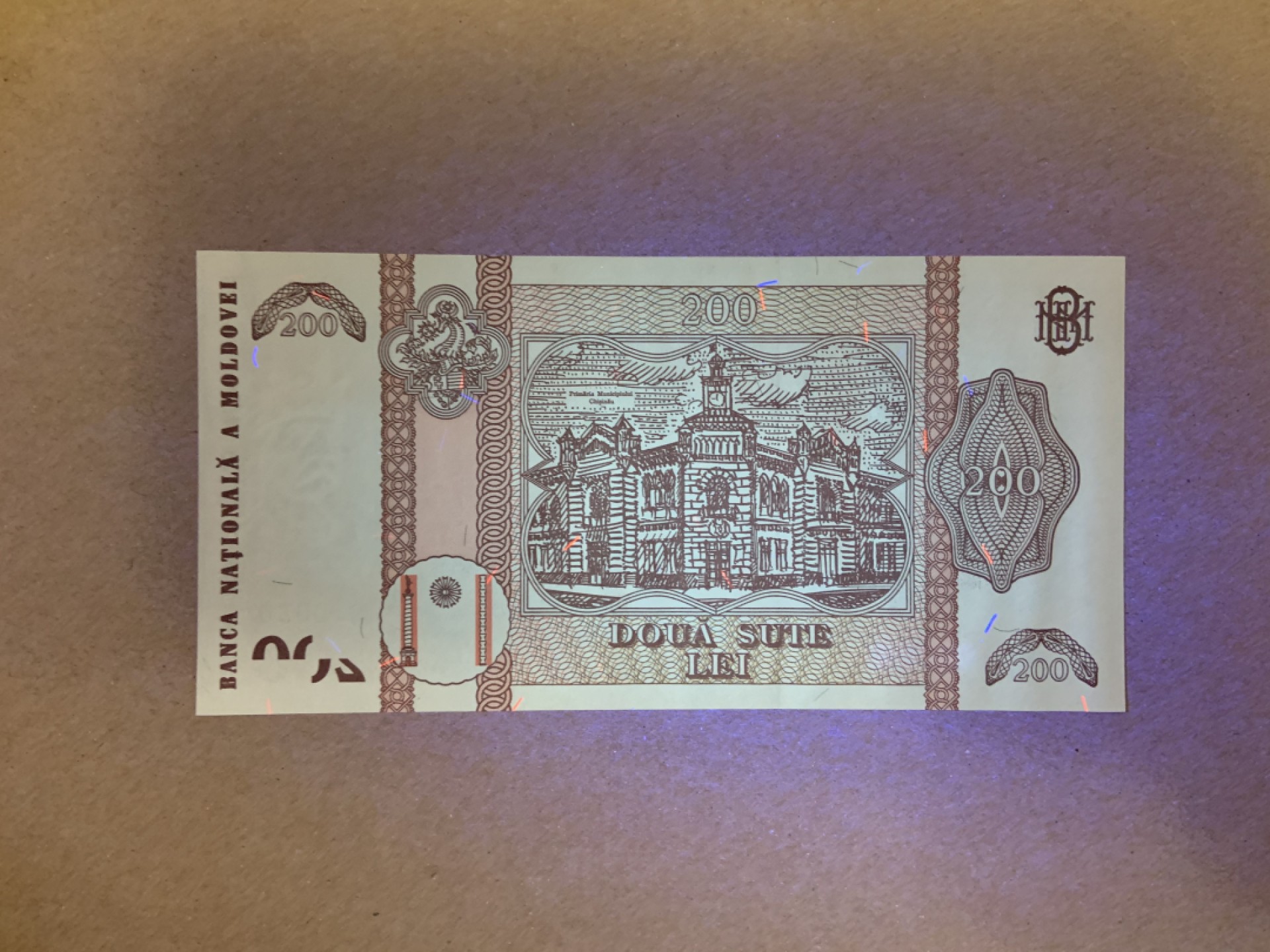 收藏联盟Quantum Auction 第197期拍卖 (已更新) 摩尔多瓦2013年200列伊 品相UNC-(自带波纹)  货币列伊20周年纪念 附原装纪念册