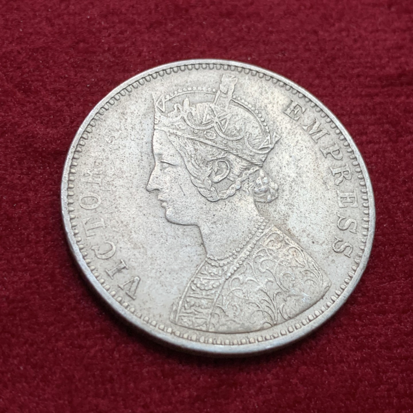 《竞宝斋》第102场-本周四 套币裸币专场（全场不限金额包邮） 英属 印度 维多利亚 1900年 1卢比 银币