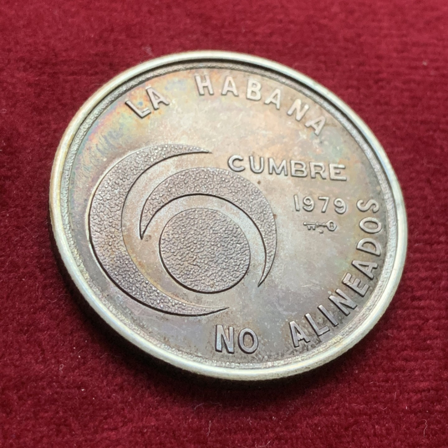 《竞宝斋》第102场-本周四 套币裸币专场（全场不限金额包邮） 古巴1979年 不结盟国家首脑会议纪念 20比索 大银币