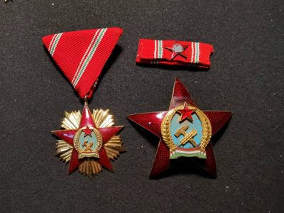 欢度国庆——号角文化七天假日大连拍第六场 - 匈牙利（社会主义）四级国家功勋勋章 少见 一整套 带略