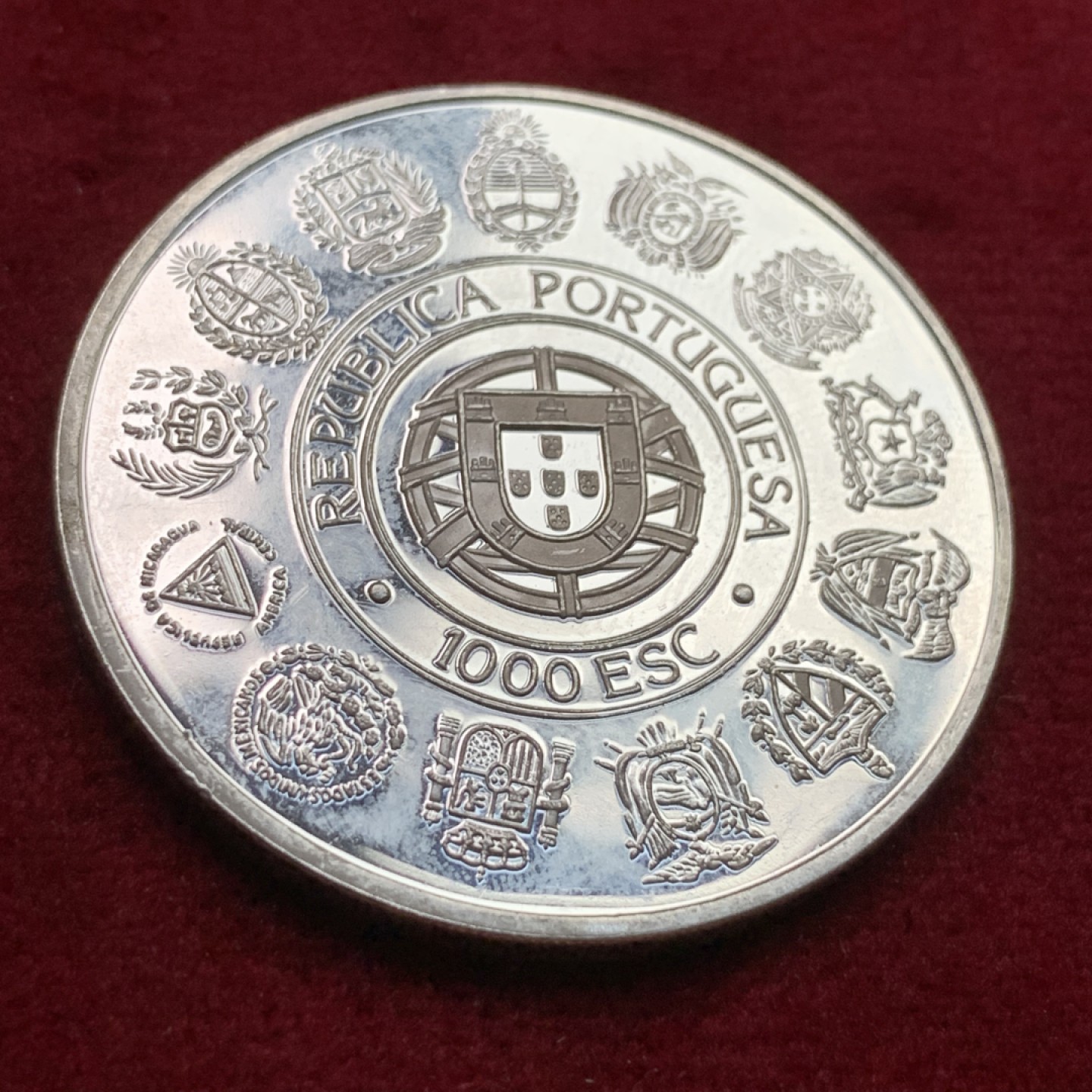 《竞宝斋》第102场-本周四 套币裸币专场（全场不限金额包邮） 葡萄牙1992年 发现新大陆系列 1000埃斯库多 精制大银币 27克 925银