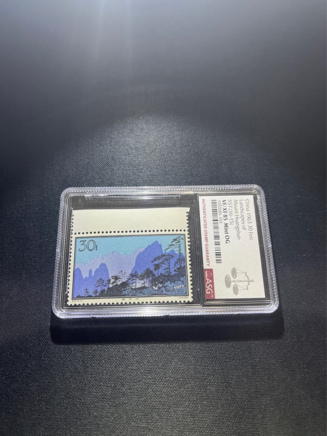 洪涛臻品 精选邮票限时拍卖第四十八期 特57黄山新16-15 ASG85分OG，带边纸，盒子无划痕，藏家首选，1963年发行，高配版85分，跟90状态看不出任何差别，无明显瑕疵。六珍精品，配套必备，版撕绝中绝精品，背胶白润，齿孔饱满。105最严格出分，状态极佳，注意捡漏价抄底
