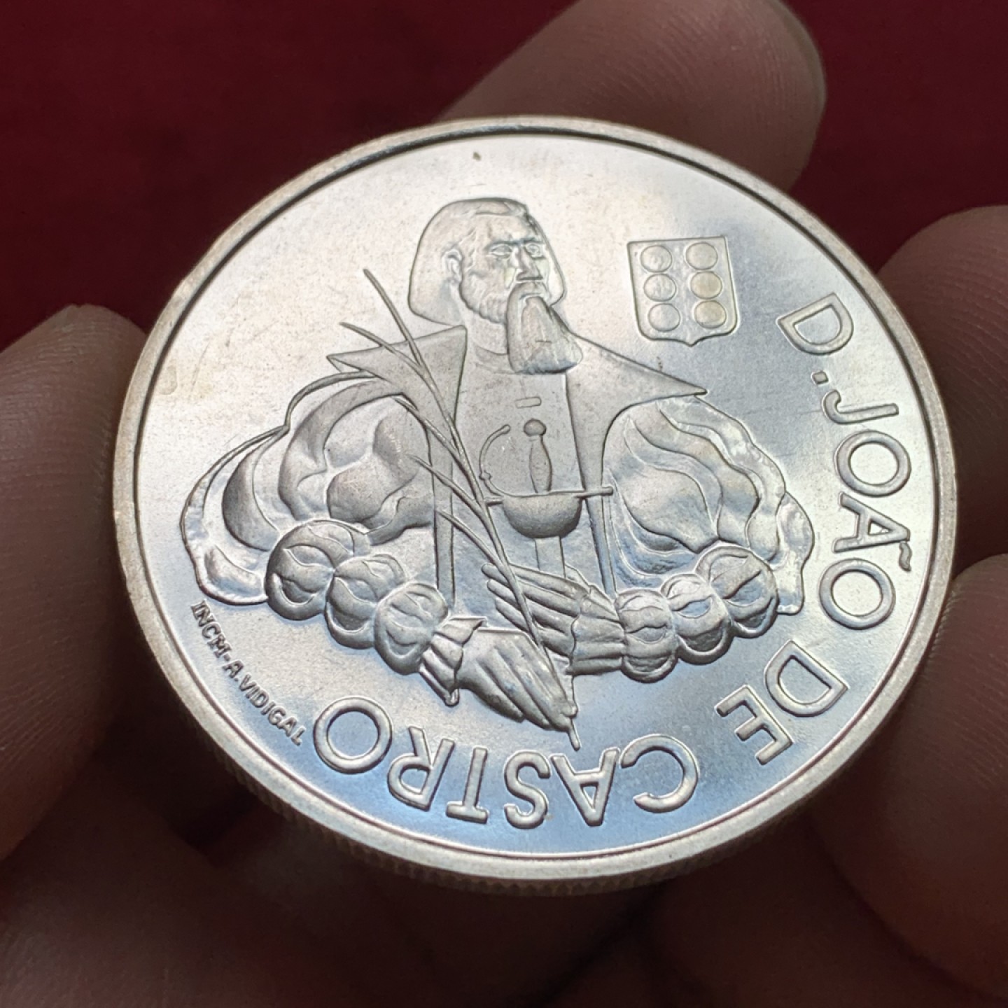 《竞宝斋》第102场-本周四 套币裸币专场（全场不限金额包邮） 葡萄牙2000年若奥 德 卡斯特罗1000埃斯库多克朗型纪念大银币 Silver (.500) • 27 g • ⌀ 40.1 mm