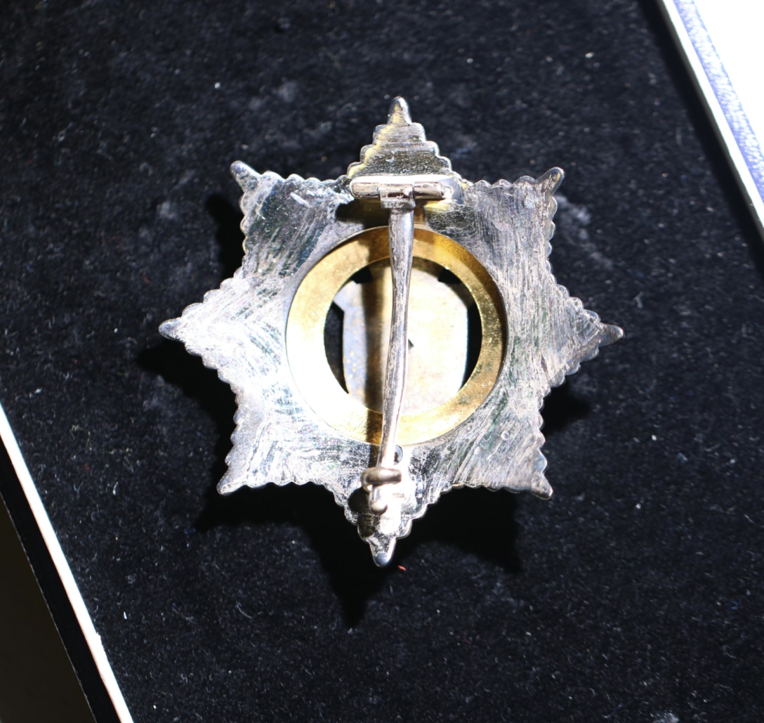 大猫徽章拍卖第204期  南斯拉夫二级军事功勋 原盒银质 全品