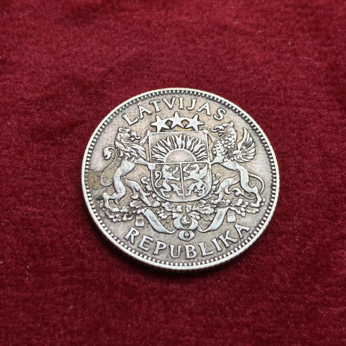 《竞宝斋》第102场-本周四 套币裸币专场（全场不限金额包邮） 拉脱维亚 1924年 1拉特 银币 原味包浆 状态不错