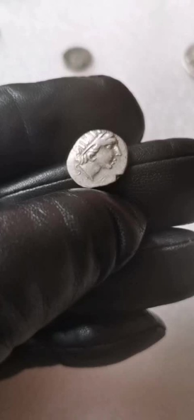 瓶子🏺第60期拍卖会 古希腊公元前88-前84年罗德岛玫瑰花与太阳神赫利俄斯德拉克马银币 