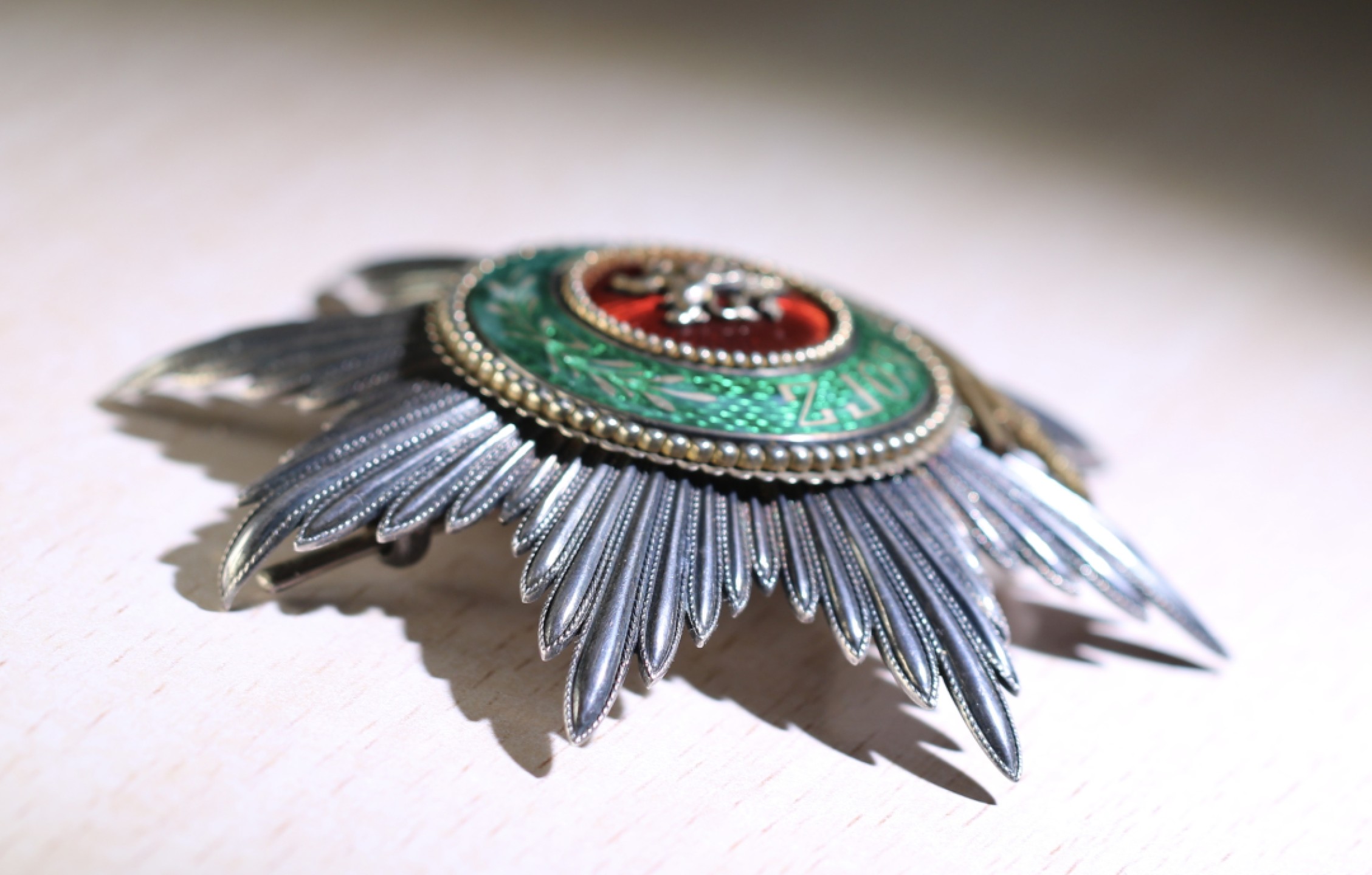 大猫徽章拍卖第204期  一等保加利亚圣.亚历山大勋章（First Class）军事版￼ 为总理、议长、高级将帅或是外国元首、特使。