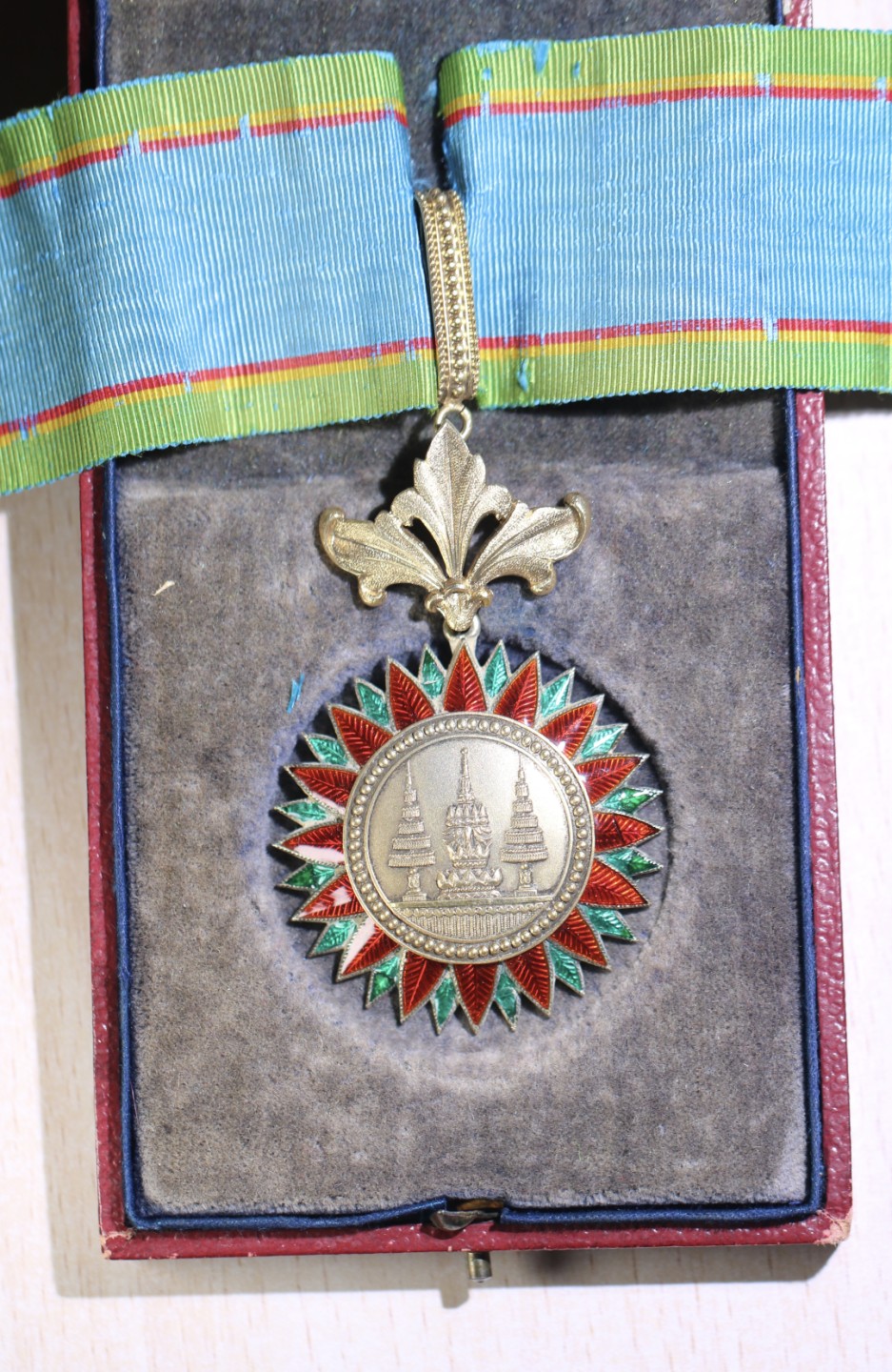 大猫徽章拍卖第204期  泰国早期指挥官级皇冠颈绶