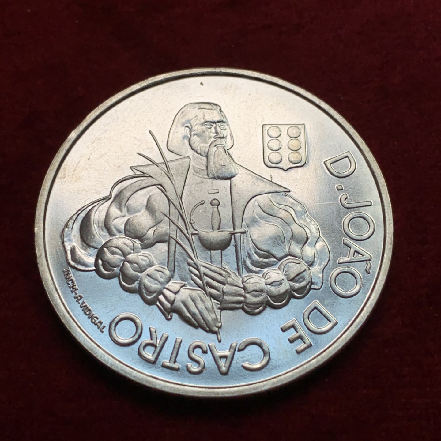 《竞宝斋》第102场-本周四 套币裸币专场（全场不限金额包邮） 葡萄牙2000年若奥 德 卡斯特罗1000埃斯库多克朗型纪念大银币 Silver (.500) • 27 g • ⌀ 40.1 mm