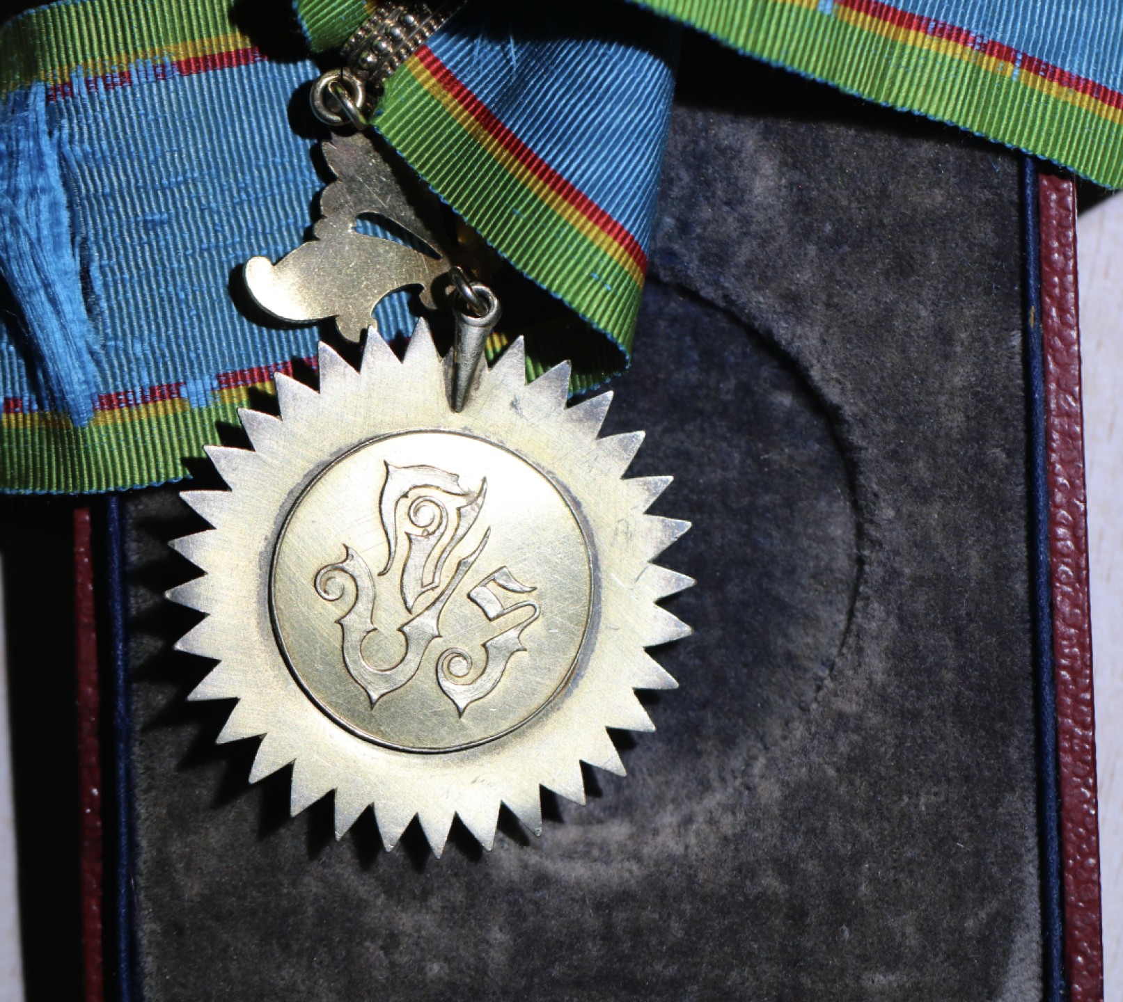 大猫徽章拍卖第204期  泰国早期指挥官级皇冠颈绶