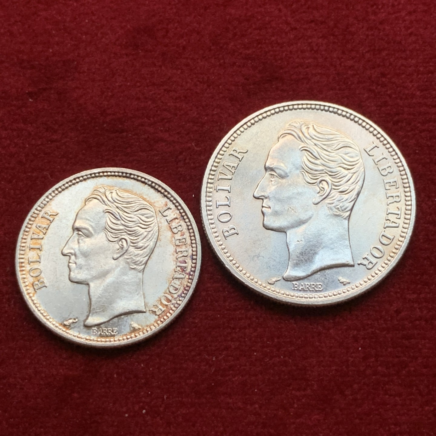 《竞宝斋》第102场-本周四 套币裸币专场（全场不限金额包邮） 委内瑞拉 1960年 1和2B银币一对  非常漂亮