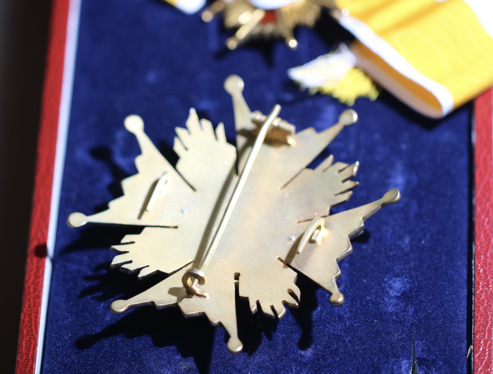 大猫徽章拍卖第204期  西班牙🇪🇸大十字级伊莎贝拉勋章 佛朗哥时期 原盒银质画珐琅 全品