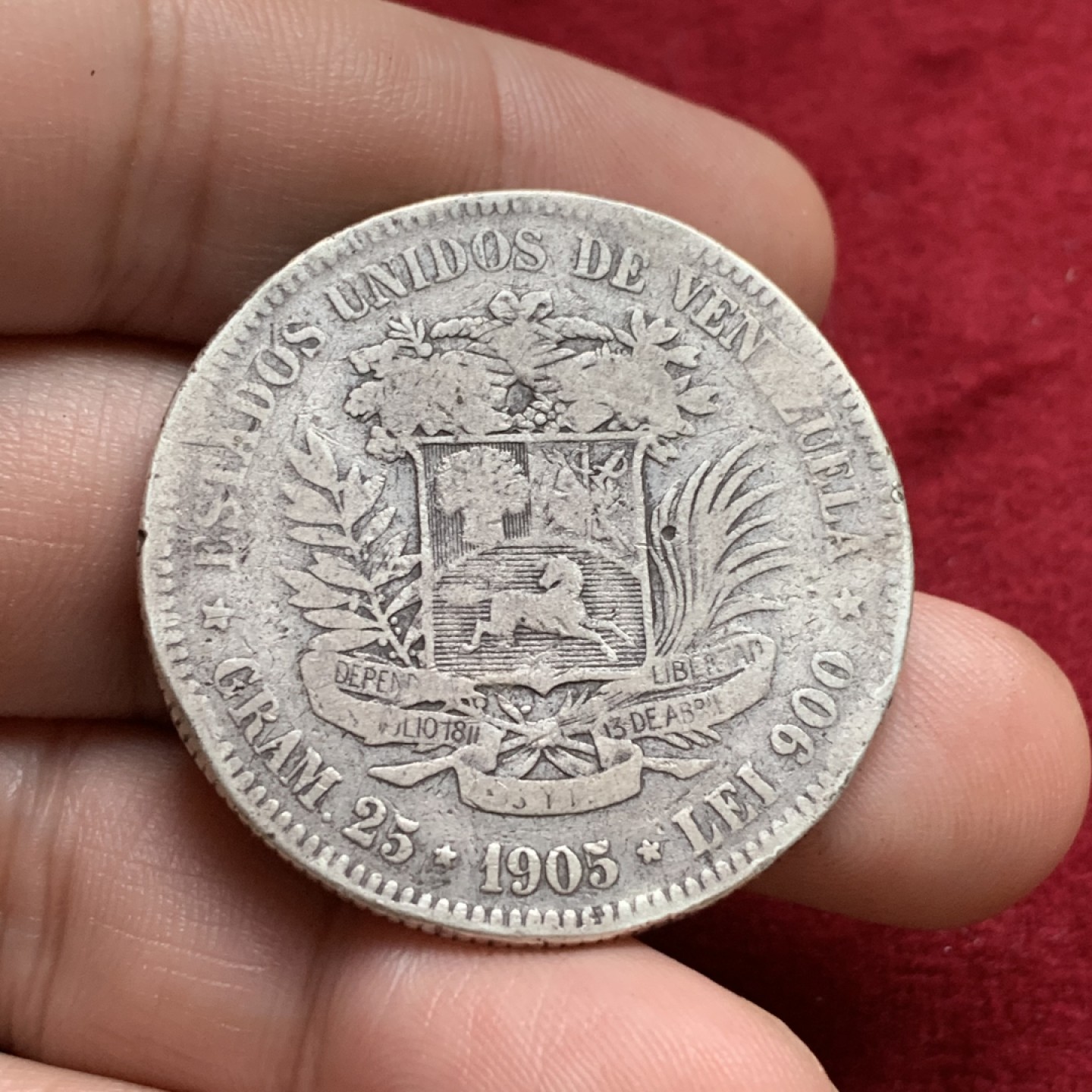 《竞宝斋》第102场-本周四 套币裸币专场（全场不限金额包邮） 1905年委内瑞拉5玻利瓦尔银币 流通品相 有磕有伤