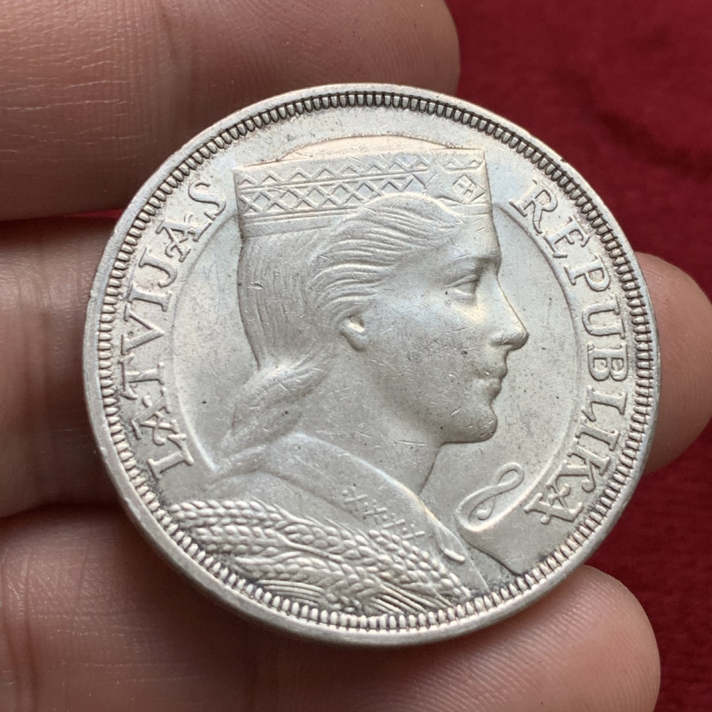 《竞宝斋》第102场-本周四 套币裸币专场（全场不限金额包邮） 拉脱维亚 1931年 5拉特 大银币 状态好 脸部无伤  带光 可评级