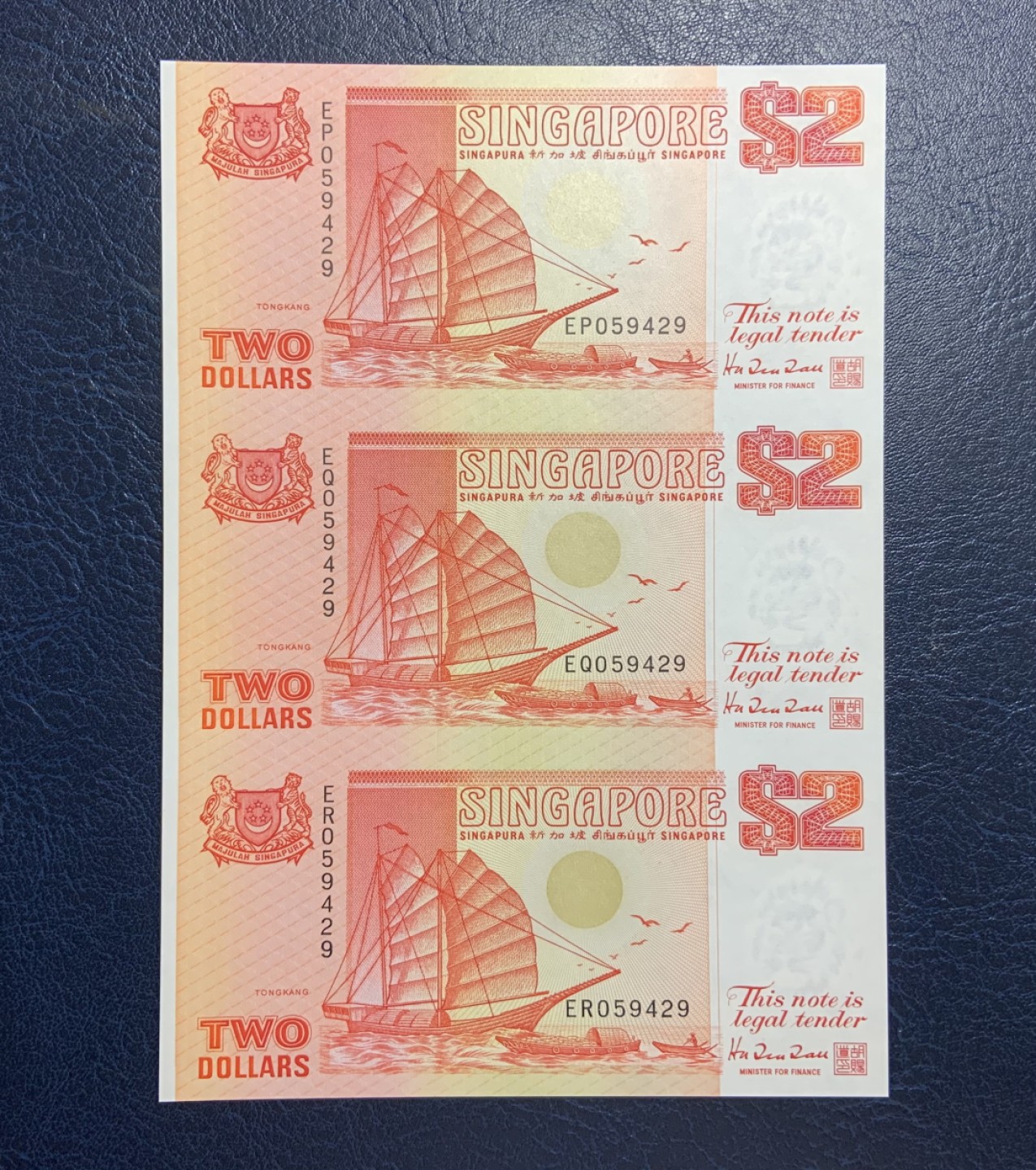 收藏联盟Quantum Auction 第197期拍卖 (已更新) 新加坡1991年2元三连体 品相全新UNC 红色版 带原装纪念册