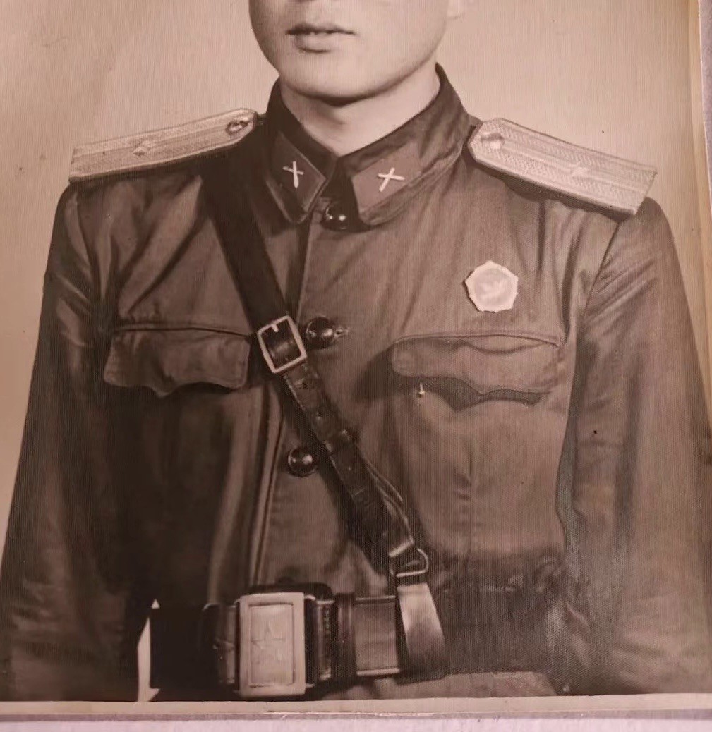 大猫徽章拍卖第204期  1964年产55式 正一号人字纹尉官冬罩衣