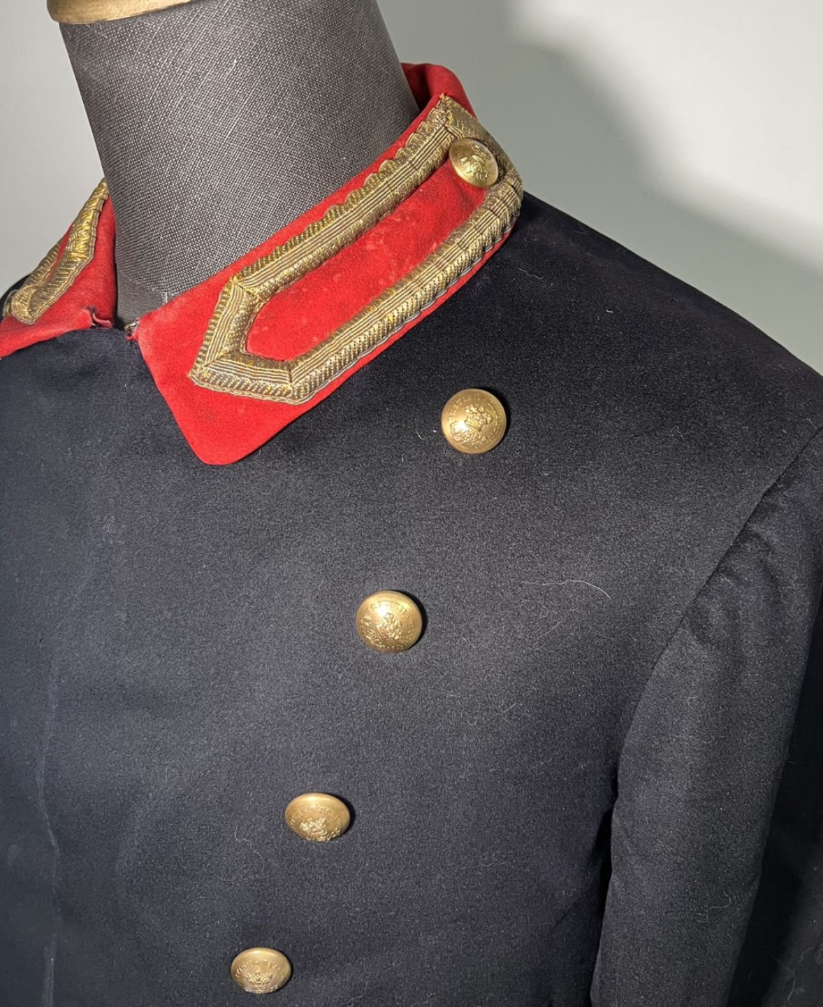 大猫徽章拍卖第204期  英国🇬🇧维多利亚时期礼服一套 具体使用方向不祥